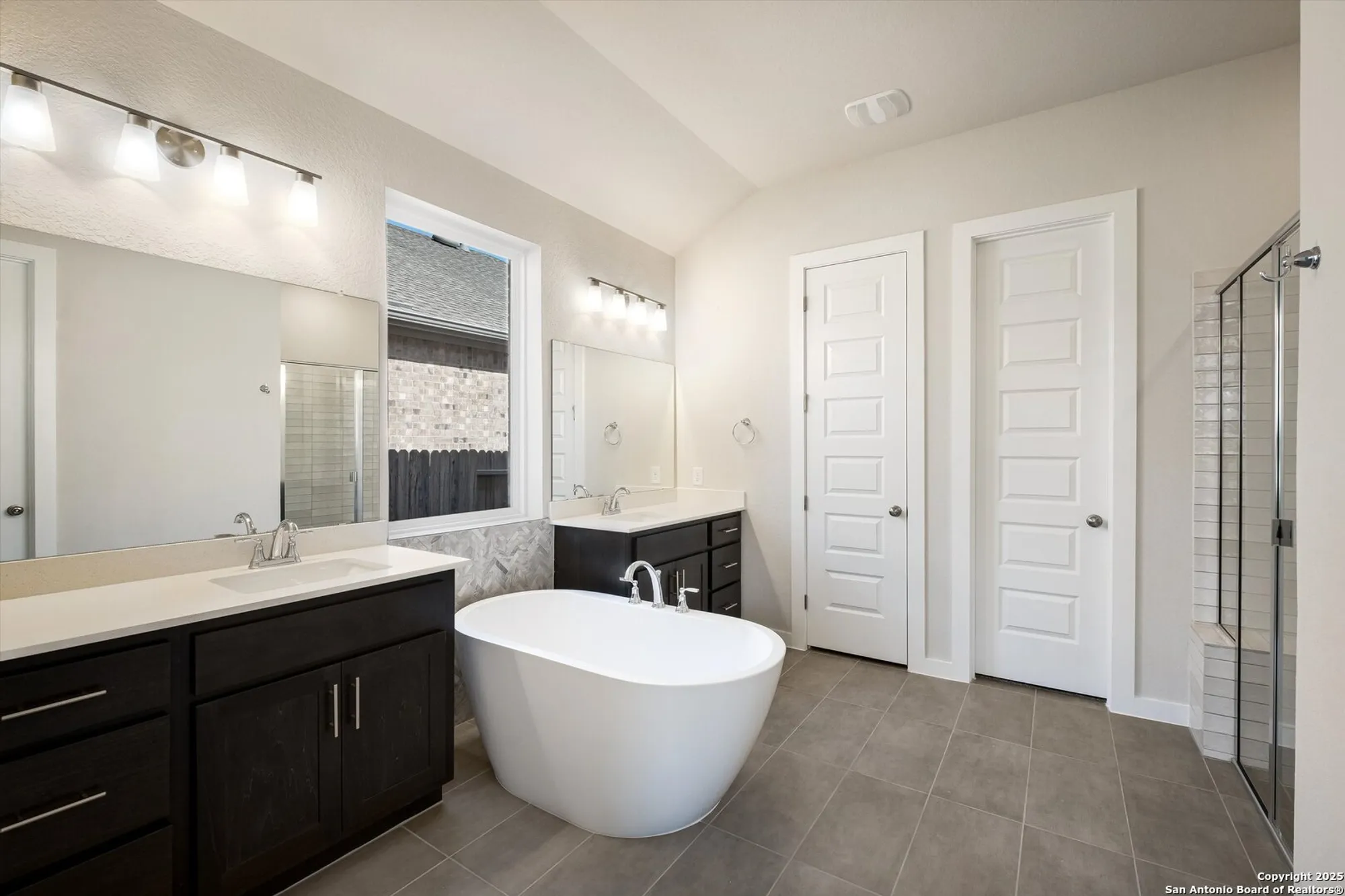 Property Slideshow image 17 of 38 | 349 vuelo st, New Braunfels, TX, 78132