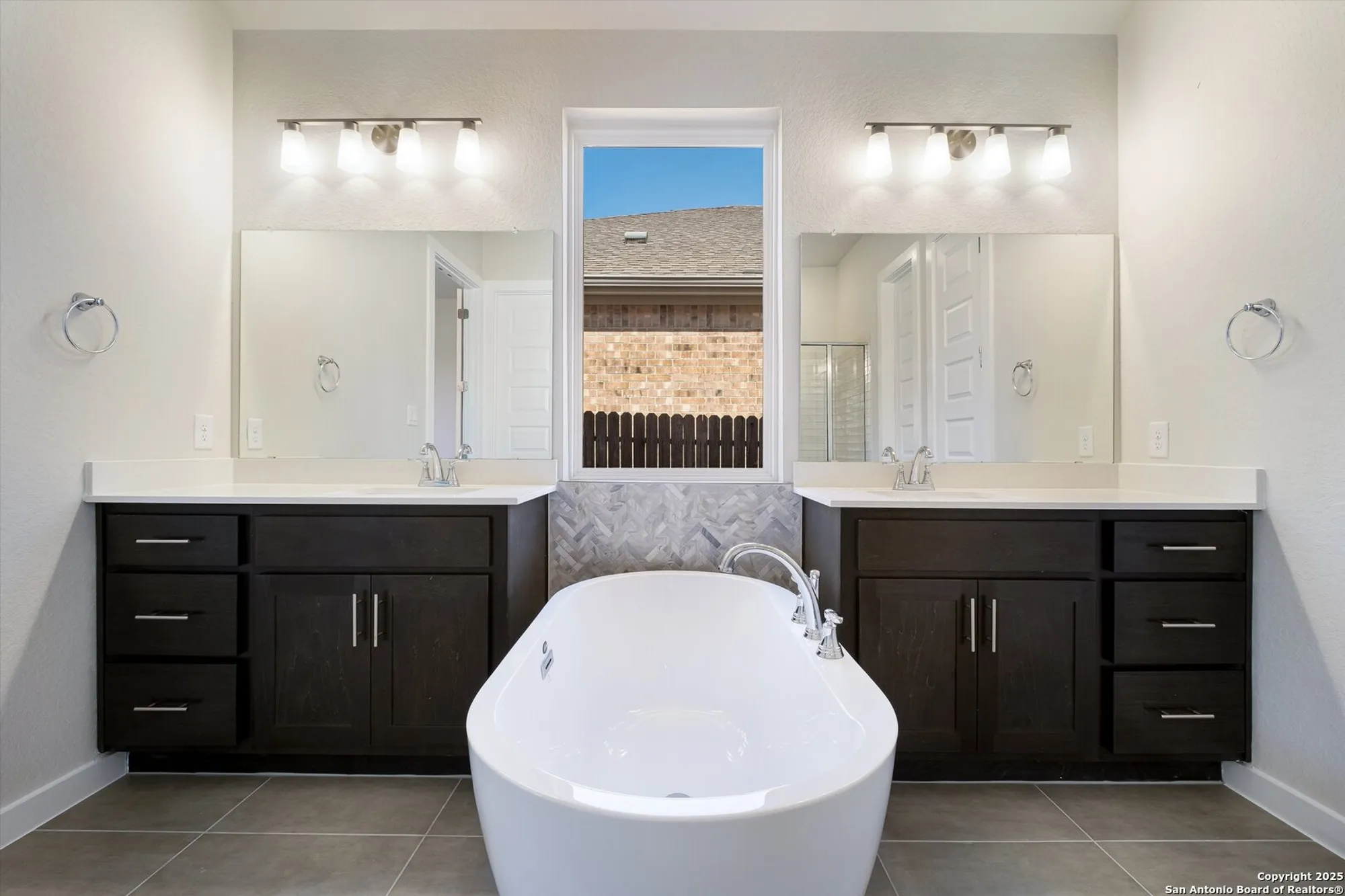 Property Slideshow image 19 of 38 | 349 vuelo st, New Braunfels, TX, 78132