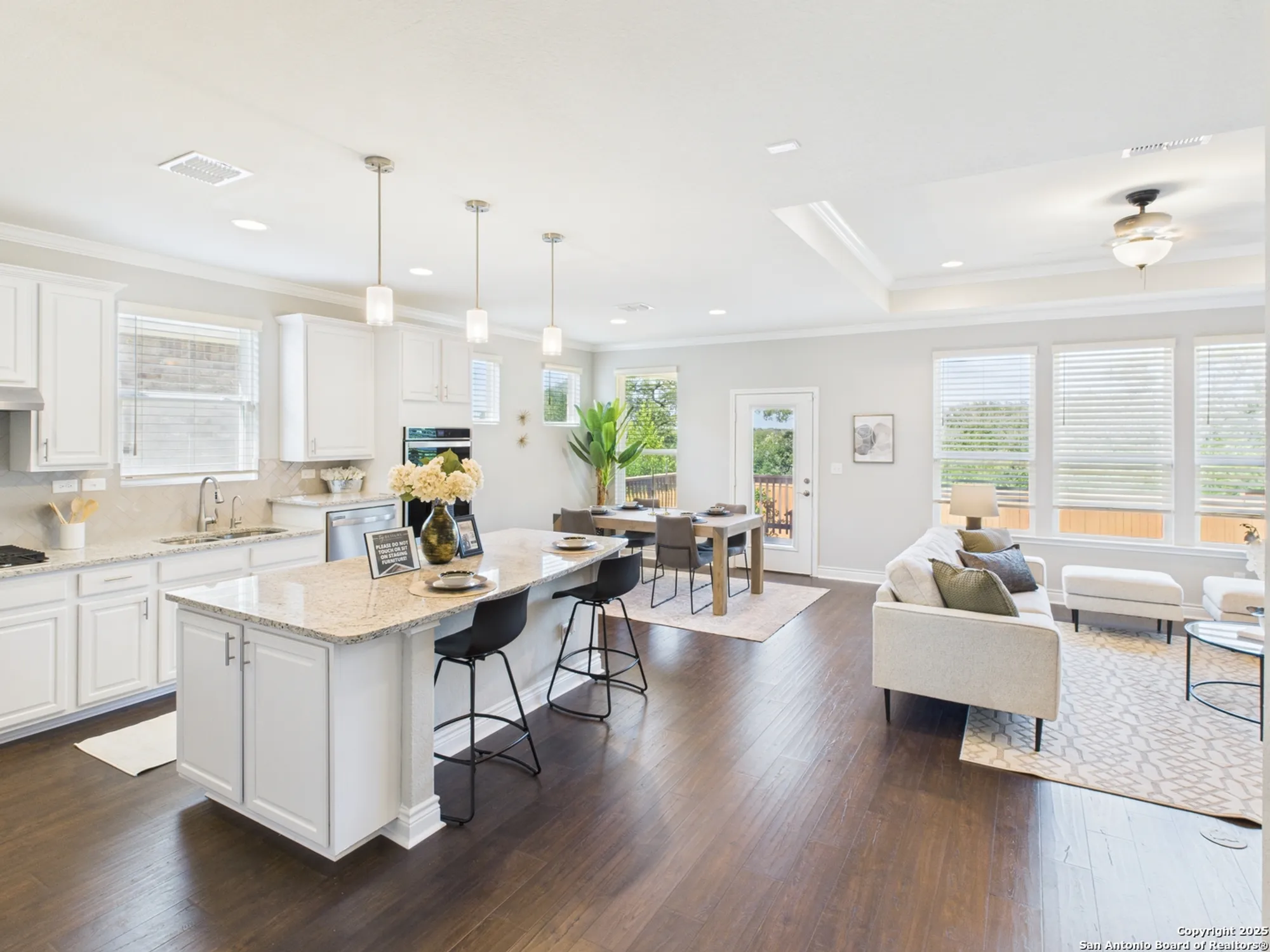 Property Slideshow image 7 of 28 | 3733 tulip dm, San Antonio, TX, 78253