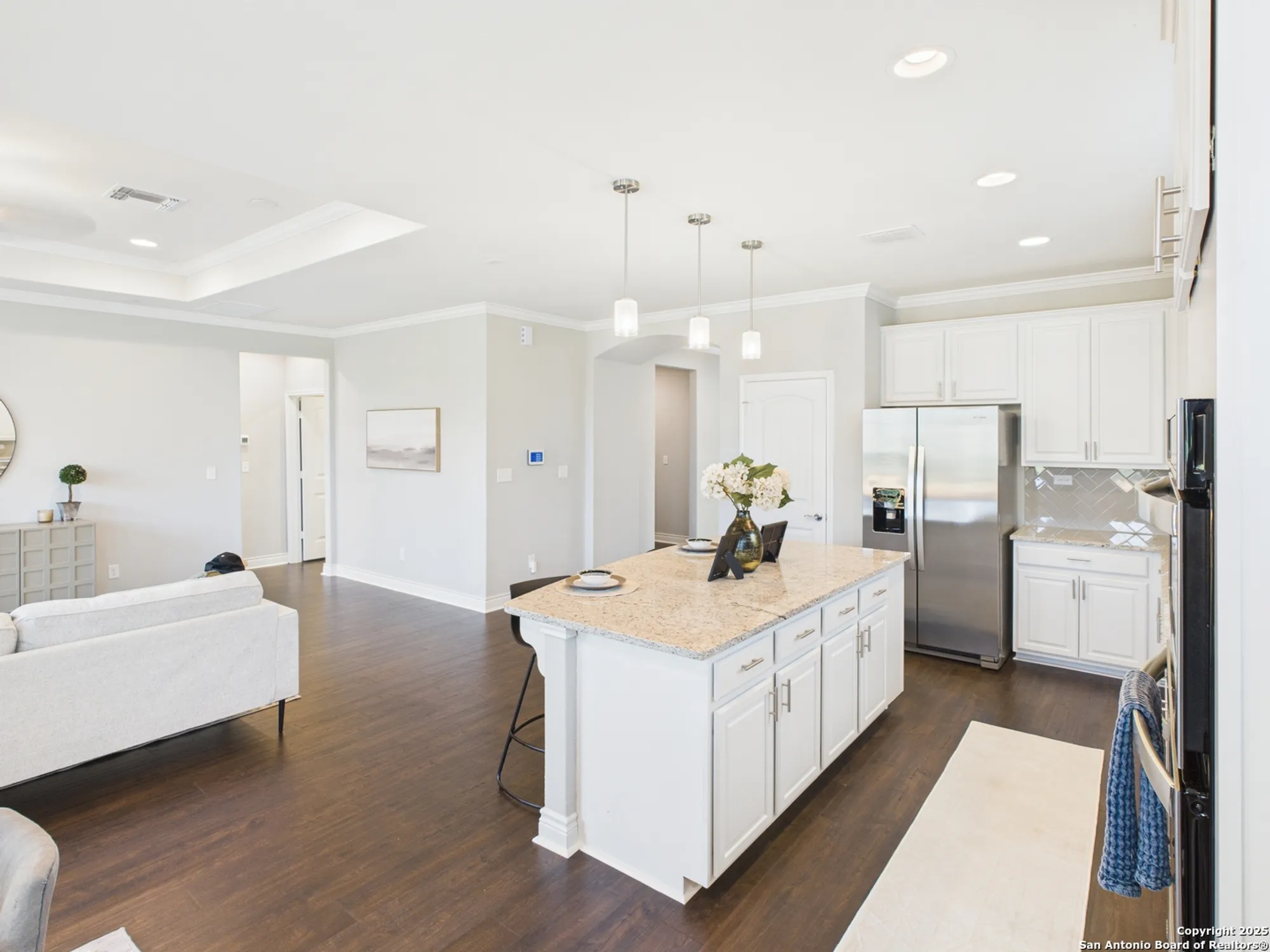 Property Slideshow image 10 of 28 | 3733 tulip dm, San Antonio, TX, 78253