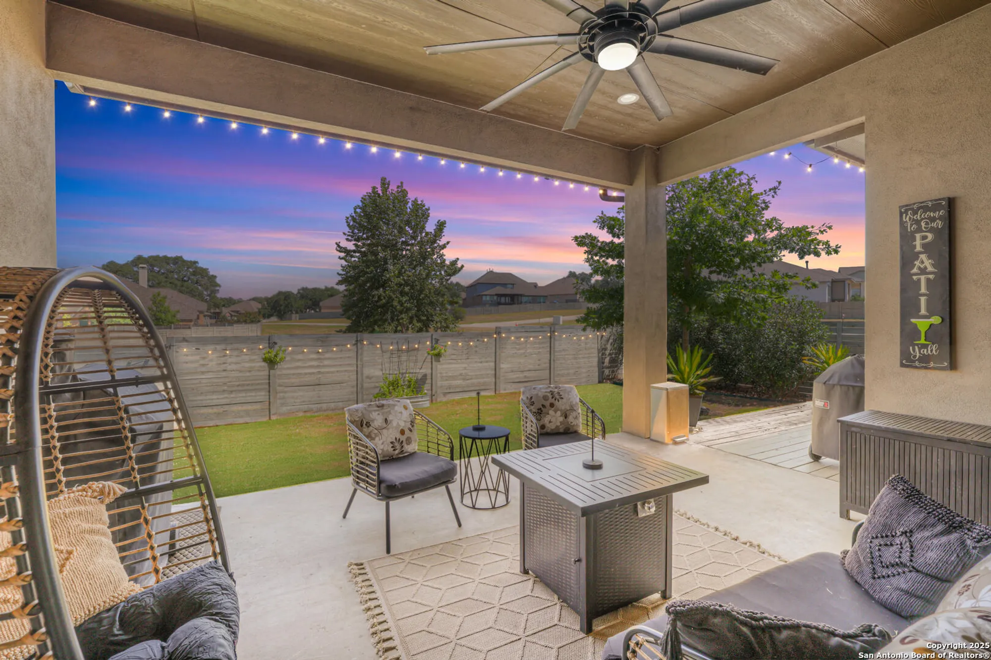 Property Slideshow image 3 of 63 | 1185 nutmeg trl, New Braunfels, TX, 78132