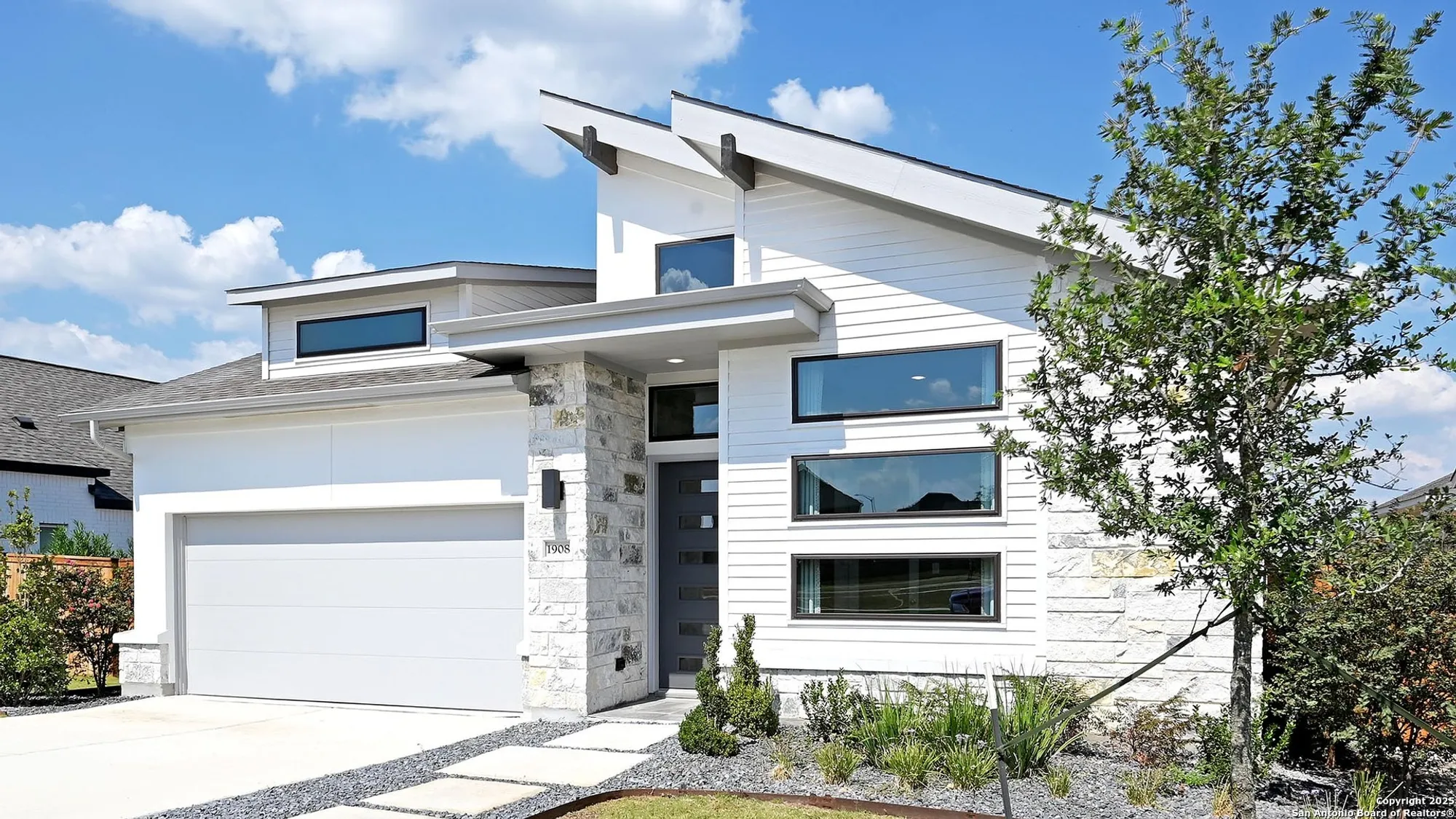 Property Slideshow image 3 of 46 | 1908 bighorn trl, New Braunfels, TX, 78132