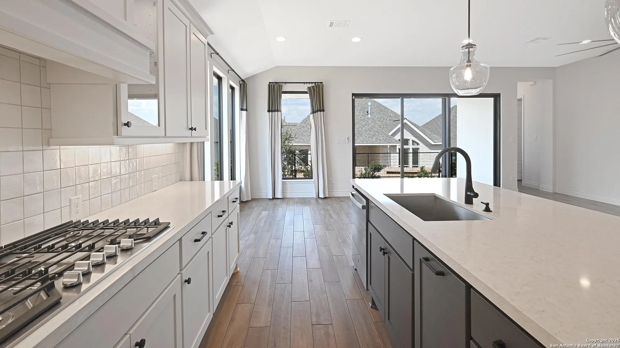 Property Slideshow image 16 of 46 | 1908 bighorn trl, New Braunfels, TX, 78132