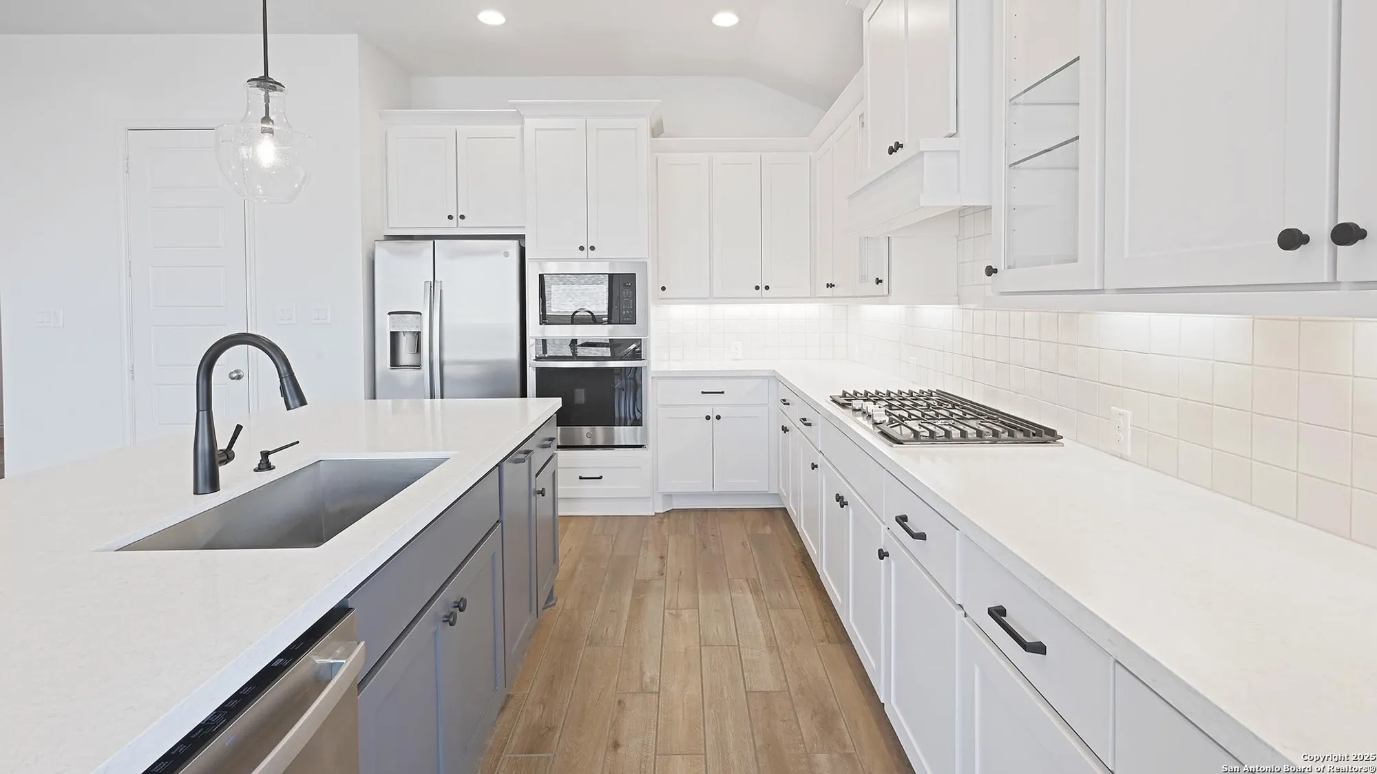 Property Slideshow image 14 of 46 | 1908 bighorn trl, New Braunfels, TX, 78132