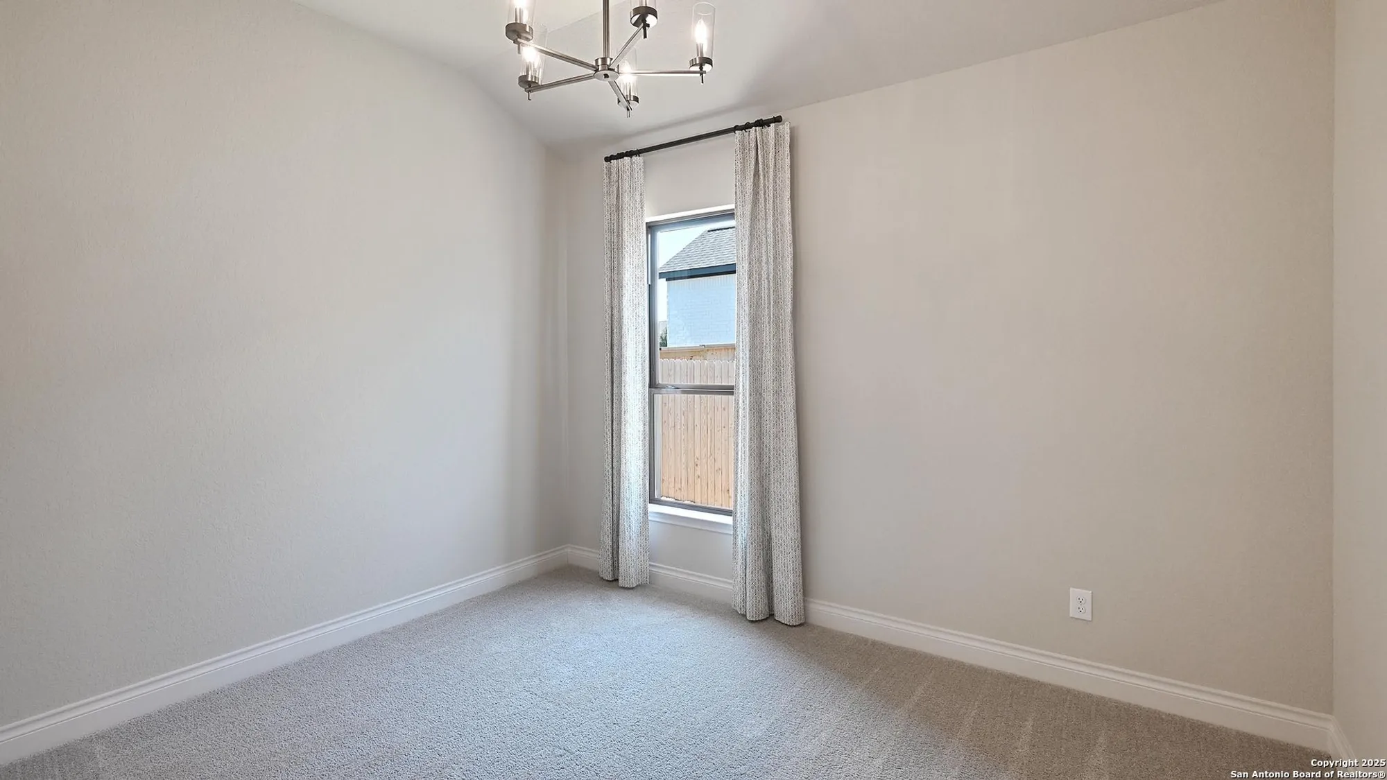 Property Slideshow image 22 of 46 | 1908 bighorn trl, New Braunfels, TX, 78132