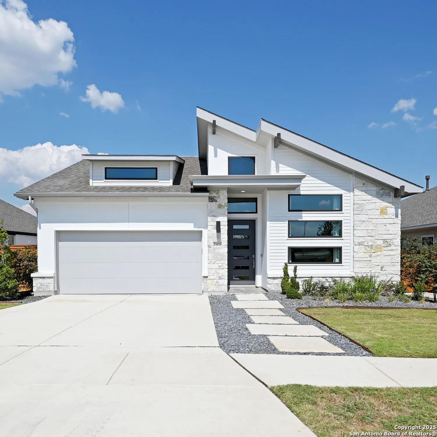 Property Slideshow image 2 of 46 | 1908 bighorn trl, New Braunfels, TX, 78132