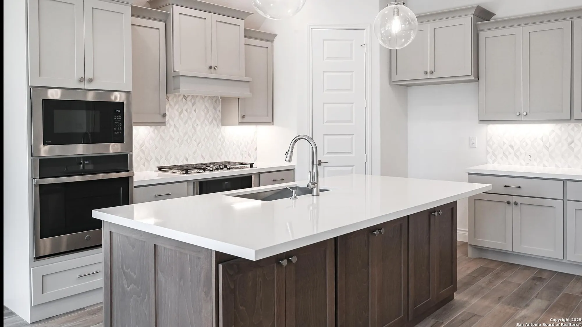 Property Slideshow image 10 of 41 | 1913 luna st, New Braunfels, TX, 78132