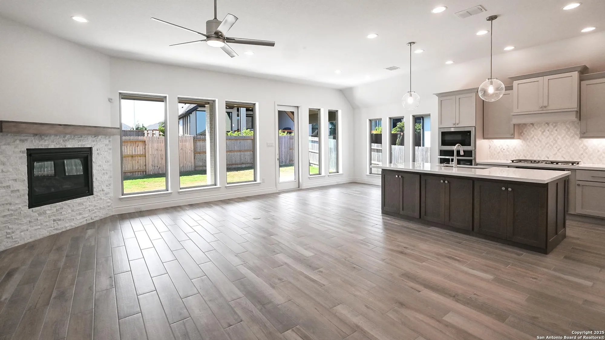 Property Slideshow image 13 of 41 | 1913 luna st, New Braunfels, TX, 78132