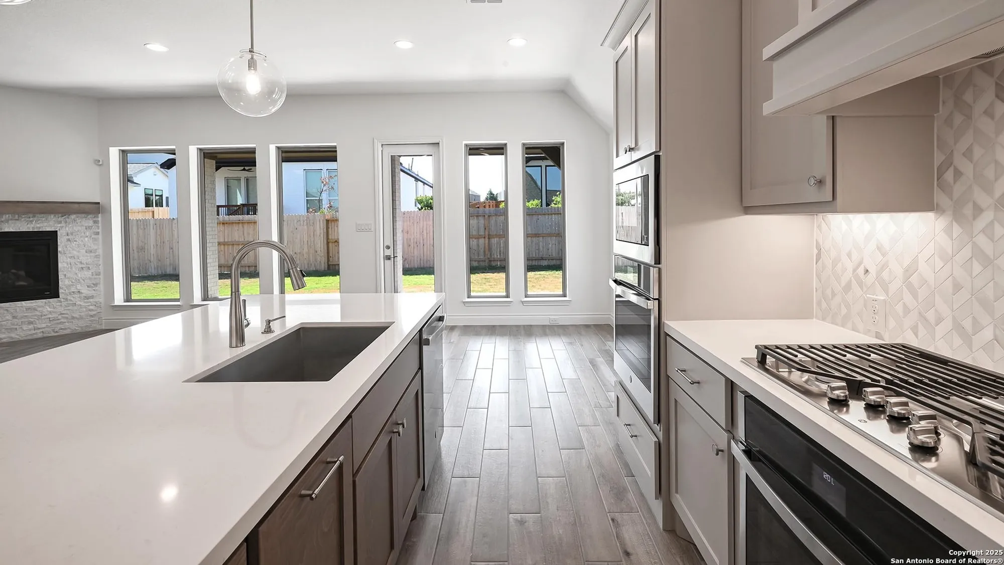 Property Slideshow image 11 of 41 | 1913 luna st, New Braunfels, TX, 78132