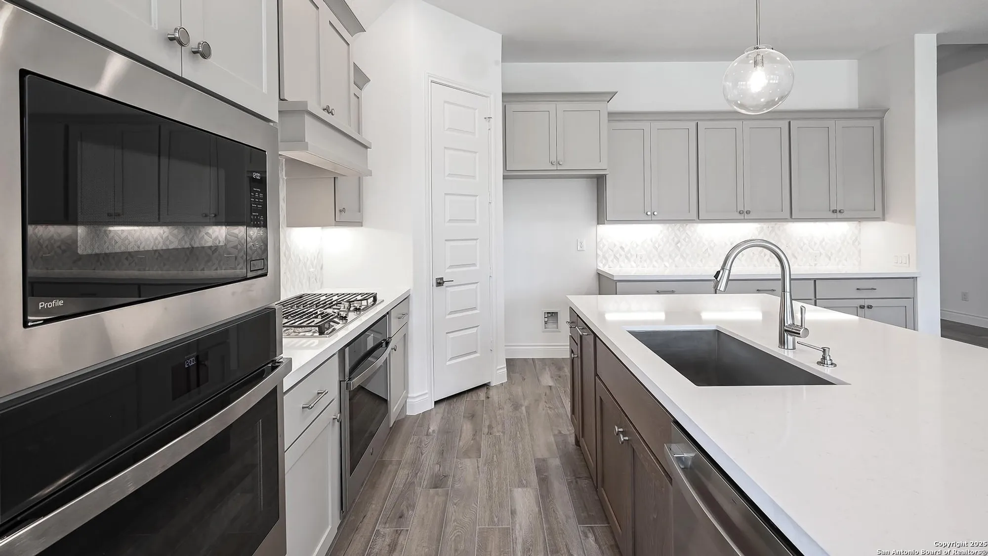 Property Slideshow image 12 of 41 | 1913 luna st, New Braunfels, TX, 78132