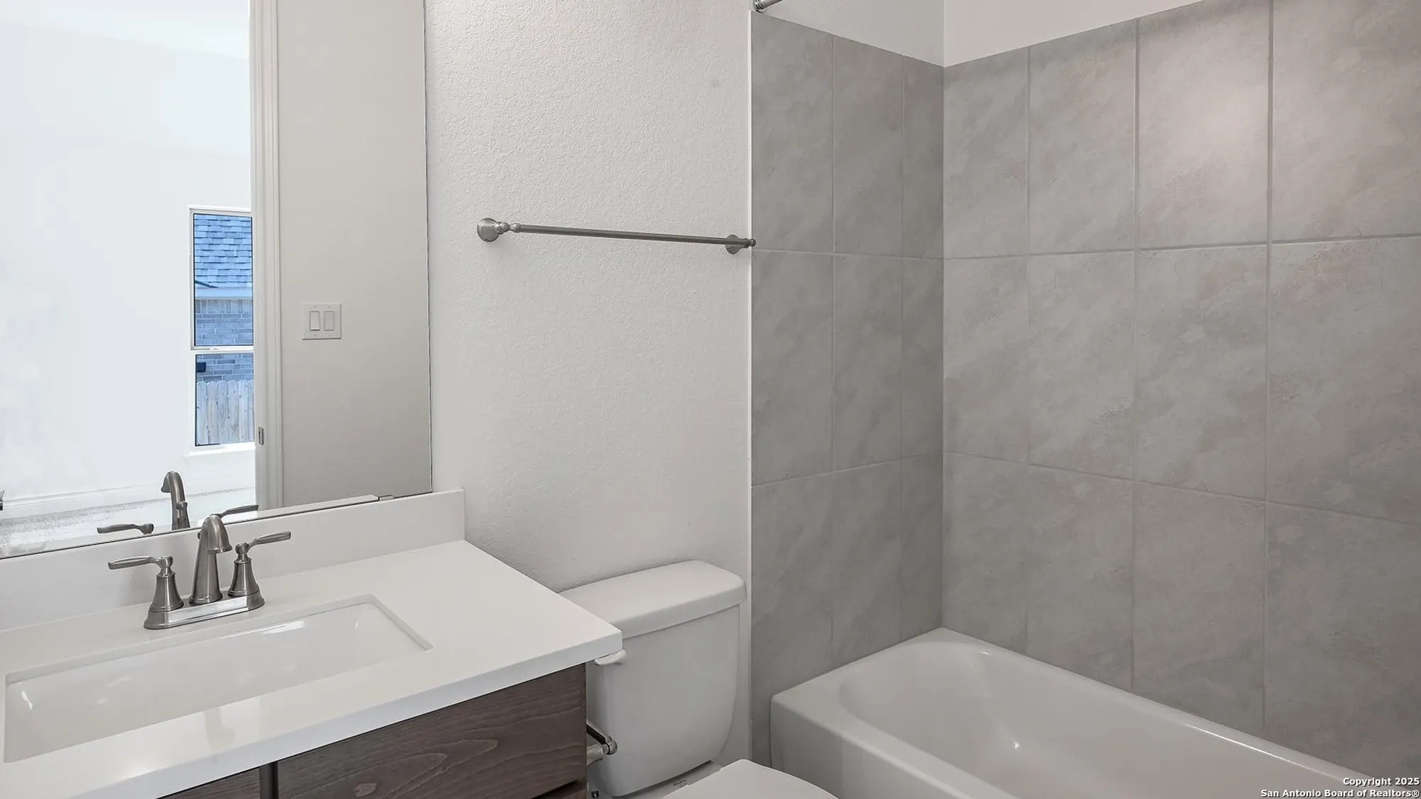 Property Slideshow image 18 of 41 | 1913 luna st, New Braunfels, TX, 78132