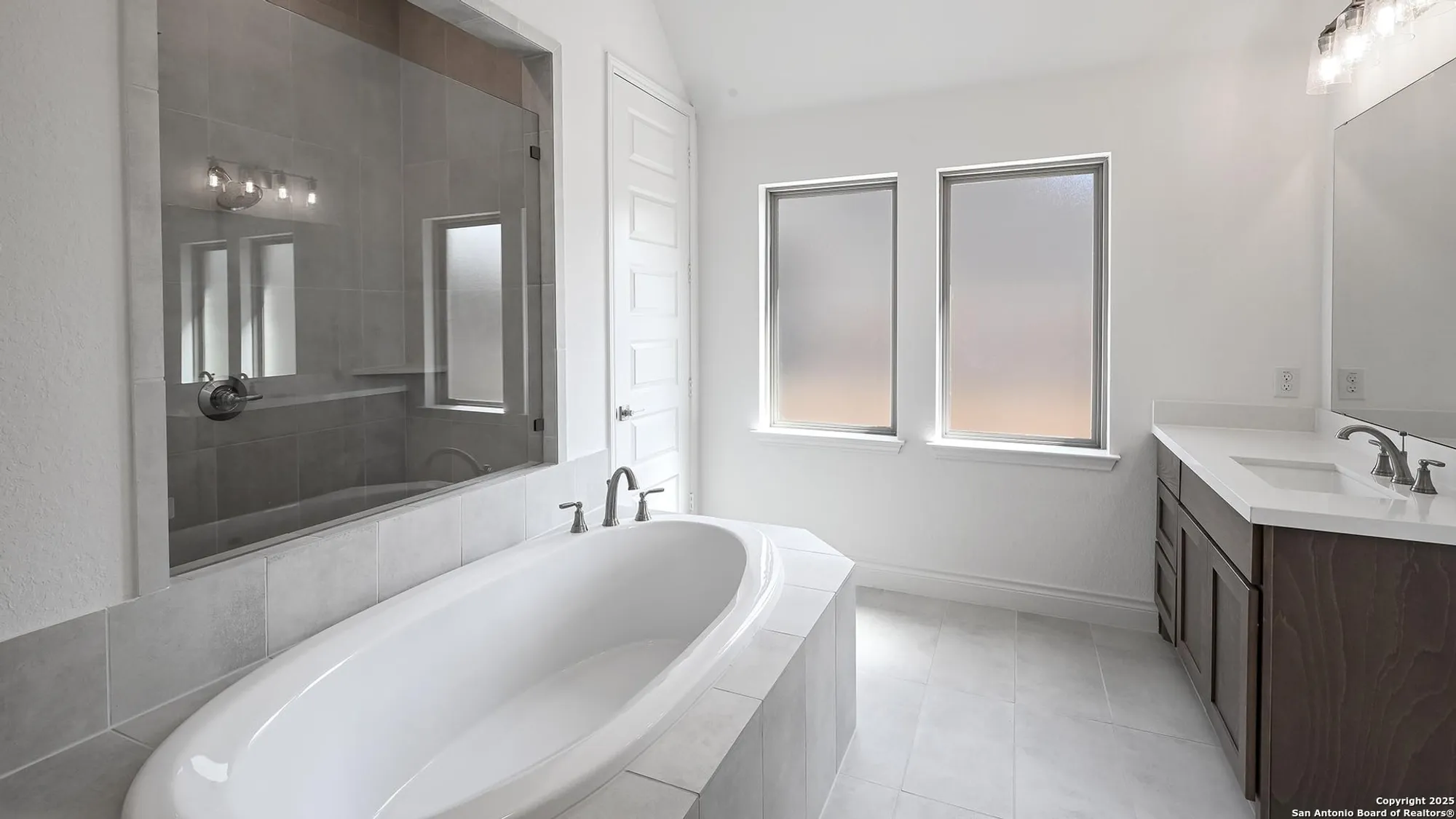 Property Slideshow image 16 of 41 | 1913 luna st, New Braunfels, TX, 78132