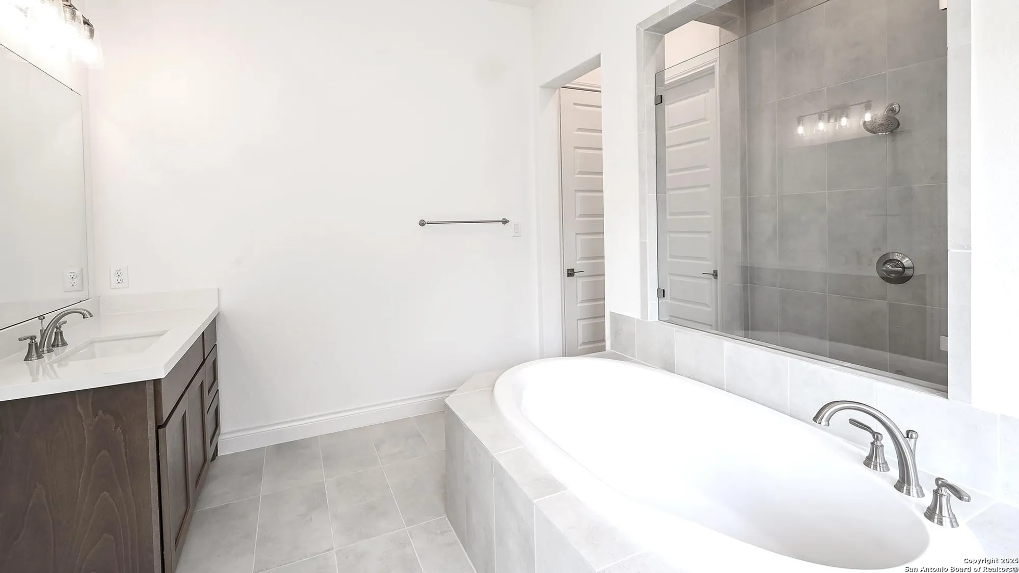 Property Slideshow image 15 of 41 | 1913 luna st, New Braunfels, TX, 78132