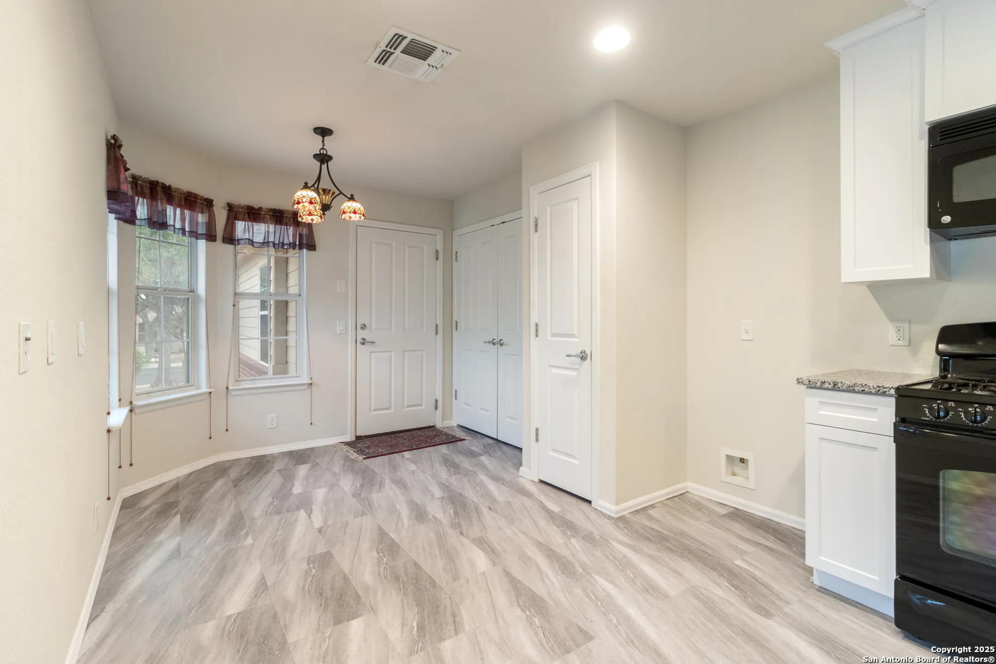 Property Slideshow image 8 of 35 | 12747 pronghorn oak, San Antonio, TX, 78253