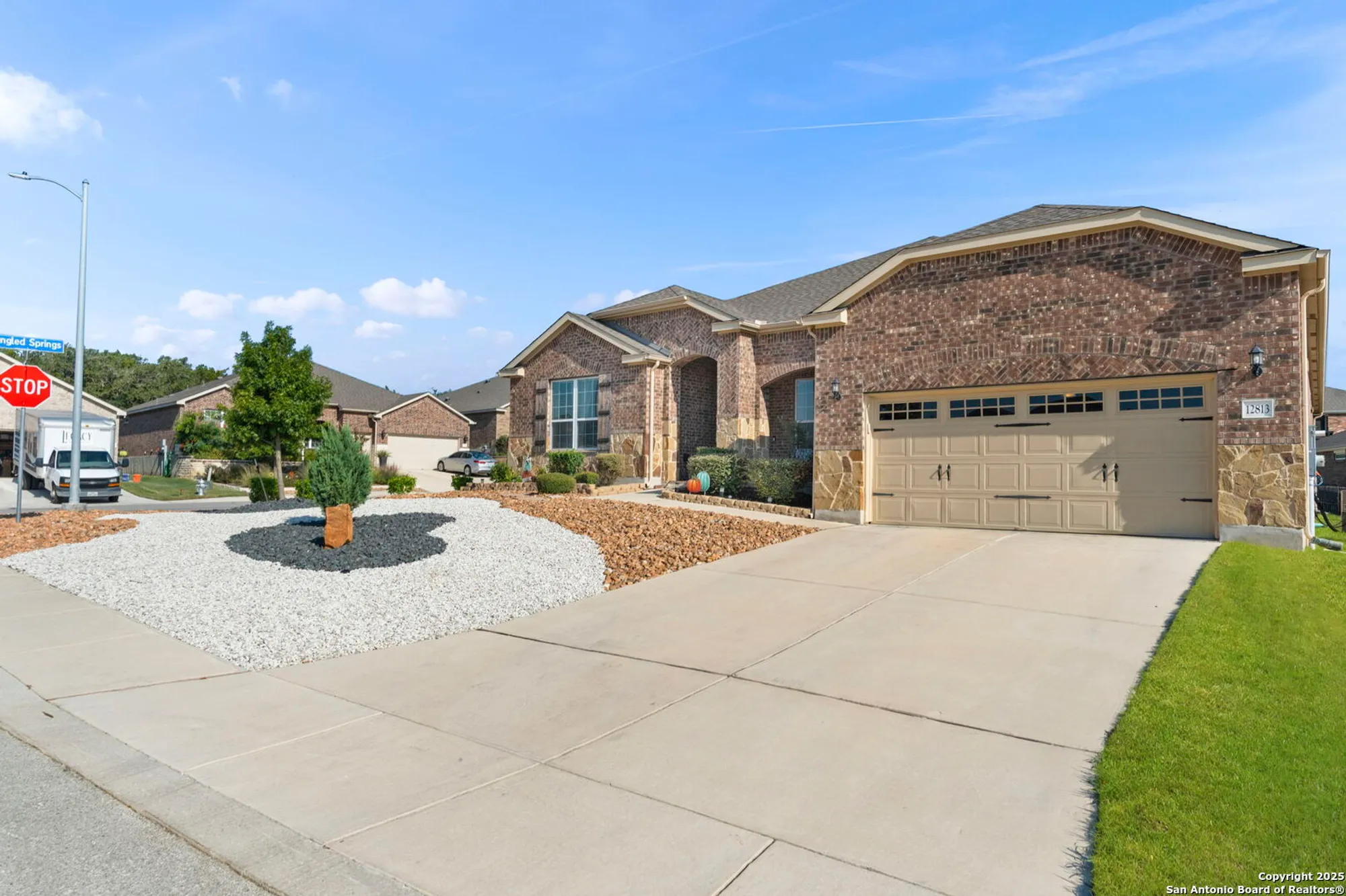 Property Slideshow image 2 of 41 | 12813 hollowing lk, San Antonio, TX, 78253