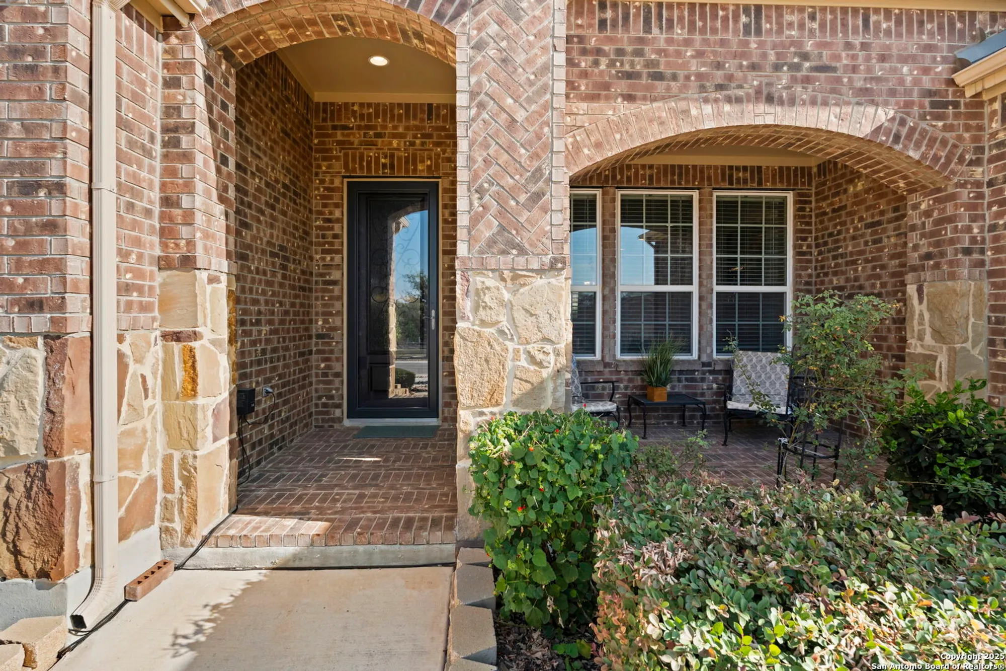 Property Slideshow image 4 of 41 | 12813 hollowing lk, San Antonio, TX, 78253