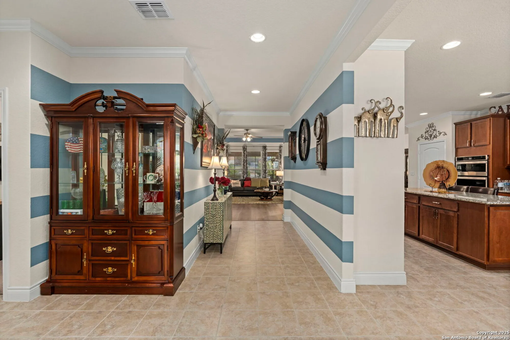 Property Slideshow image 8 of 41 | 12813 hollowing lk, San Antonio, TX, 78253