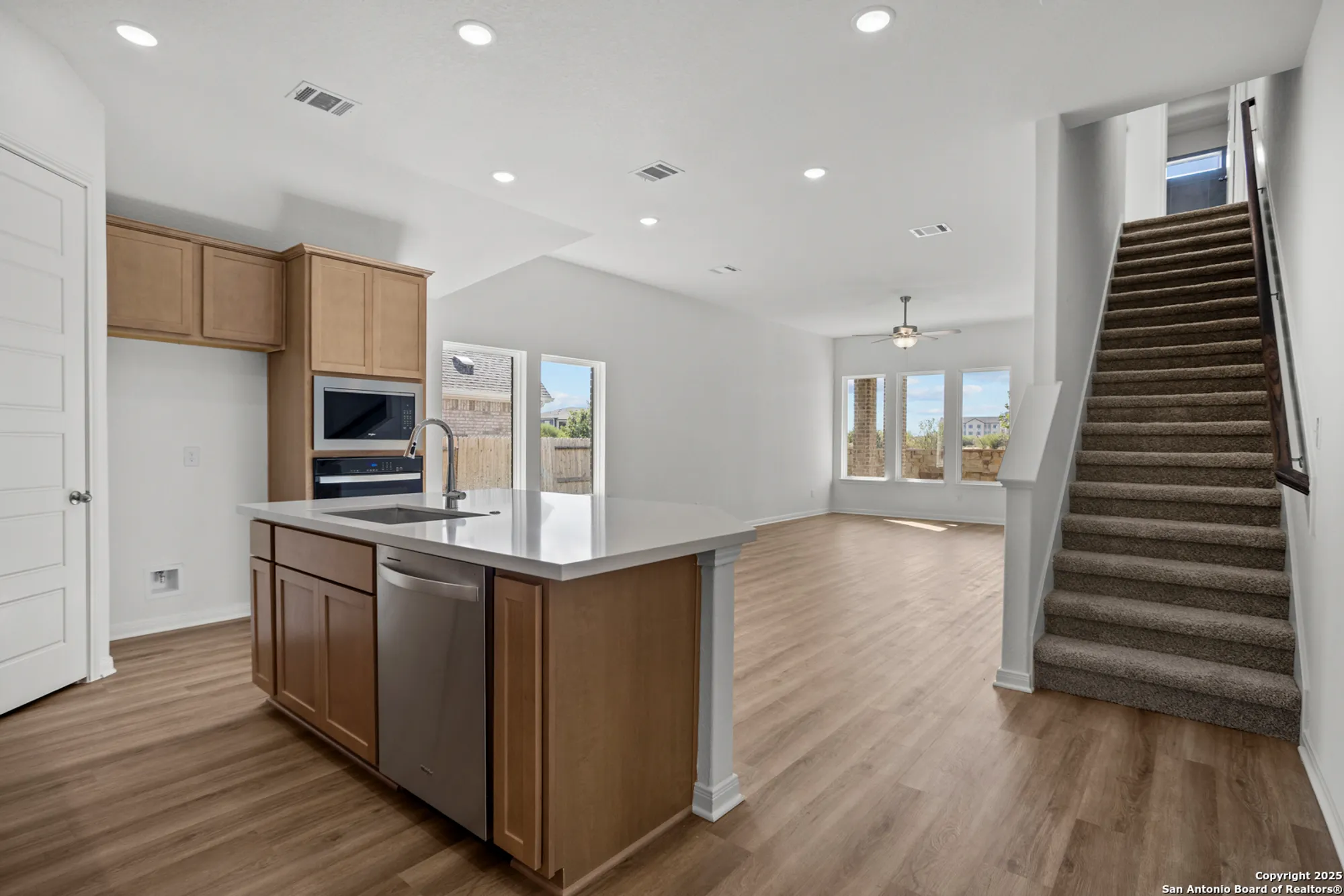 Property Slideshow image 7 of 33 | 1851 bighorn trl, New Braunfels, TX, 78132