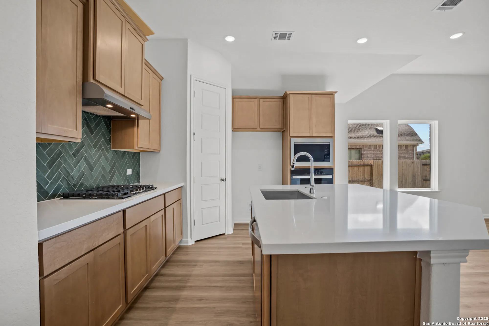 Property Slideshow image 8 of 33 | 1851 bighorn trl, New Braunfels, TX, 78132