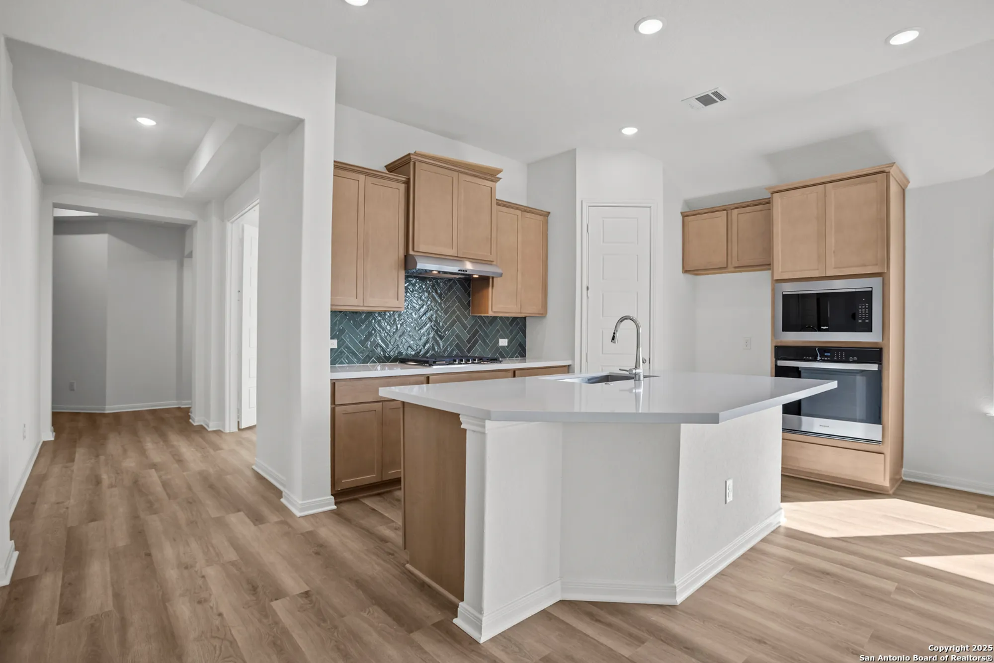 Property Slideshow image 9 of 33 | 1851 bighorn trl, New Braunfels, TX, 78132