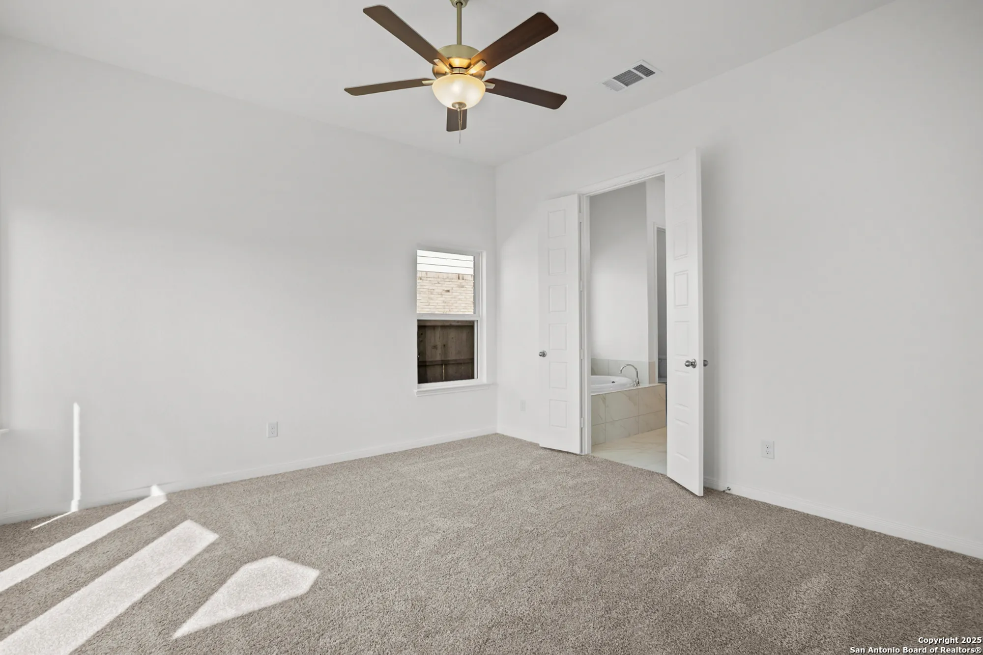 Property Slideshow image 15 of 33 | 1851 bighorn trl, New Braunfels, TX, 78132