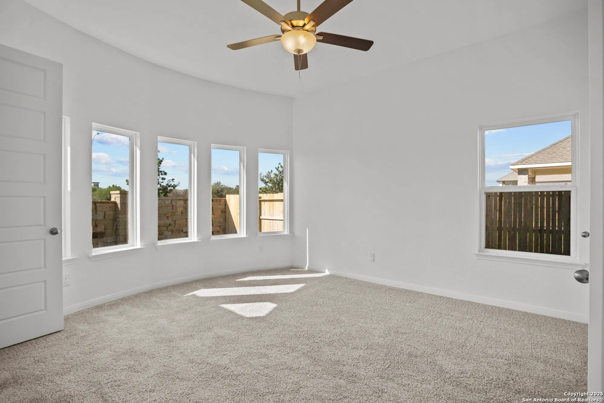 Property Slideshow image 16 of 33 | 1851 bighorn trl, New Braunfels, TX, 78132