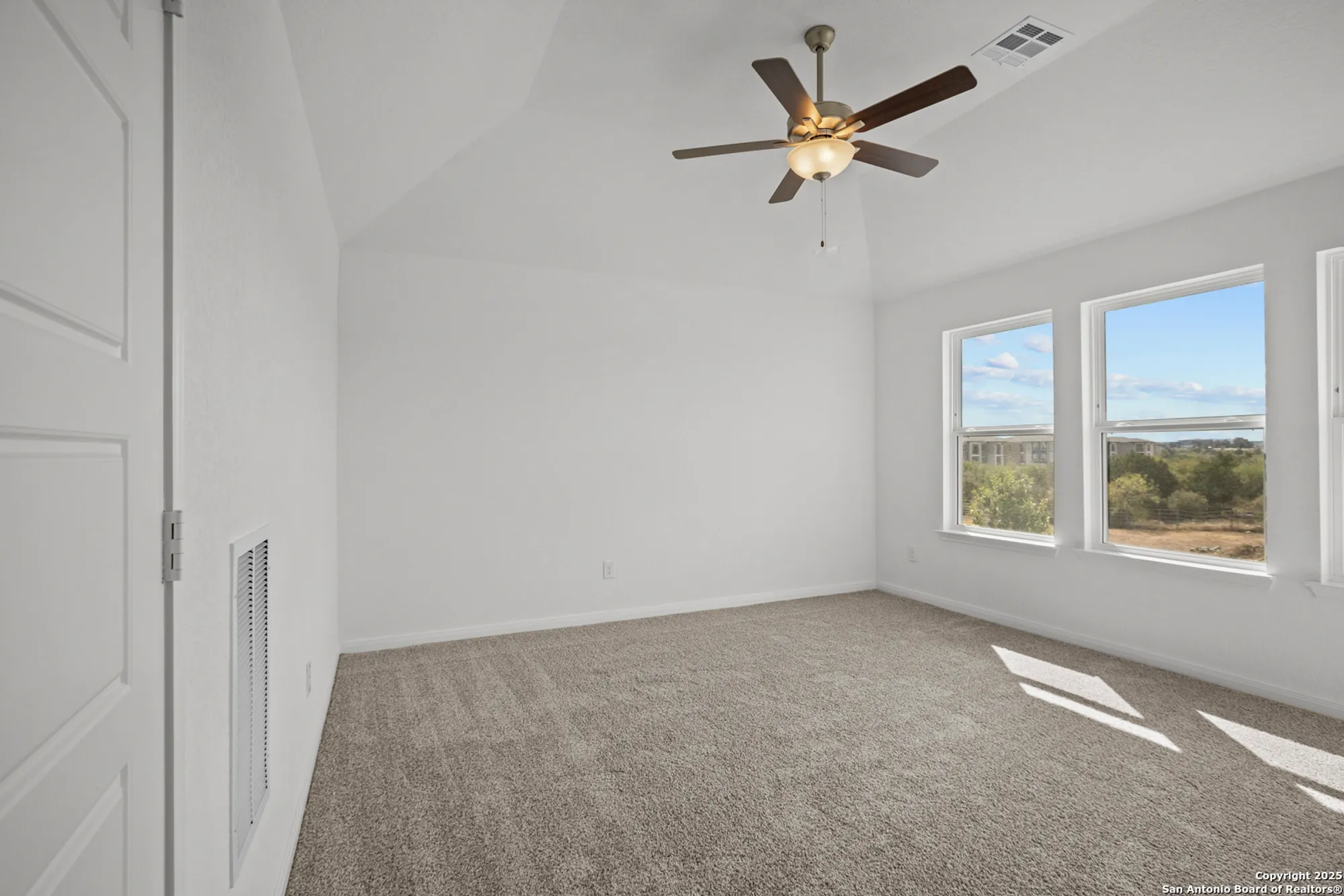 Property Slideshow image 22 of 33 | 1851 bighorn trl, New Braunfels, TX, 78132