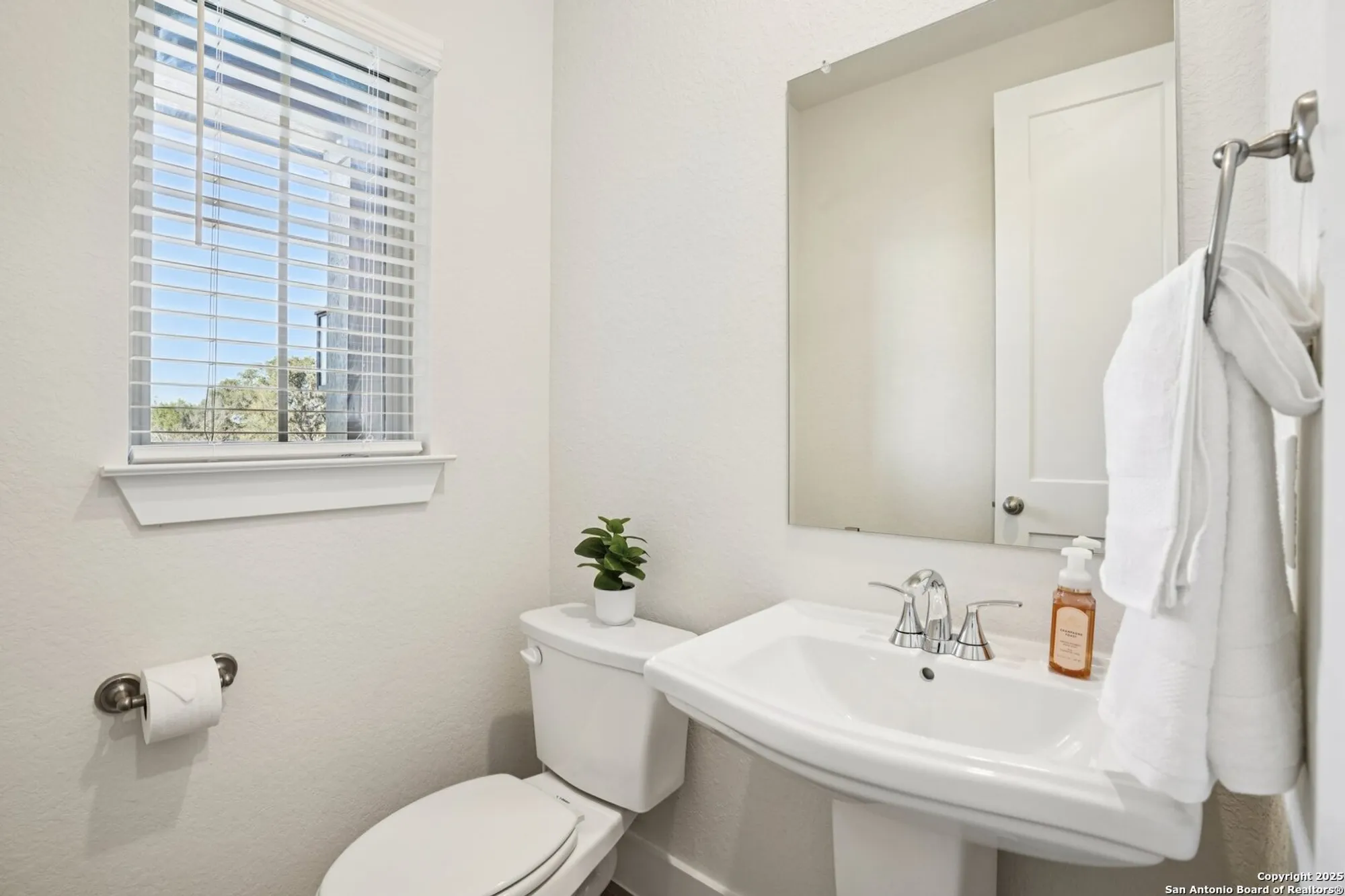 Property Slideshow image 21 of 51 | 1855 tornillo trl, New Braunfels, TX, 78132