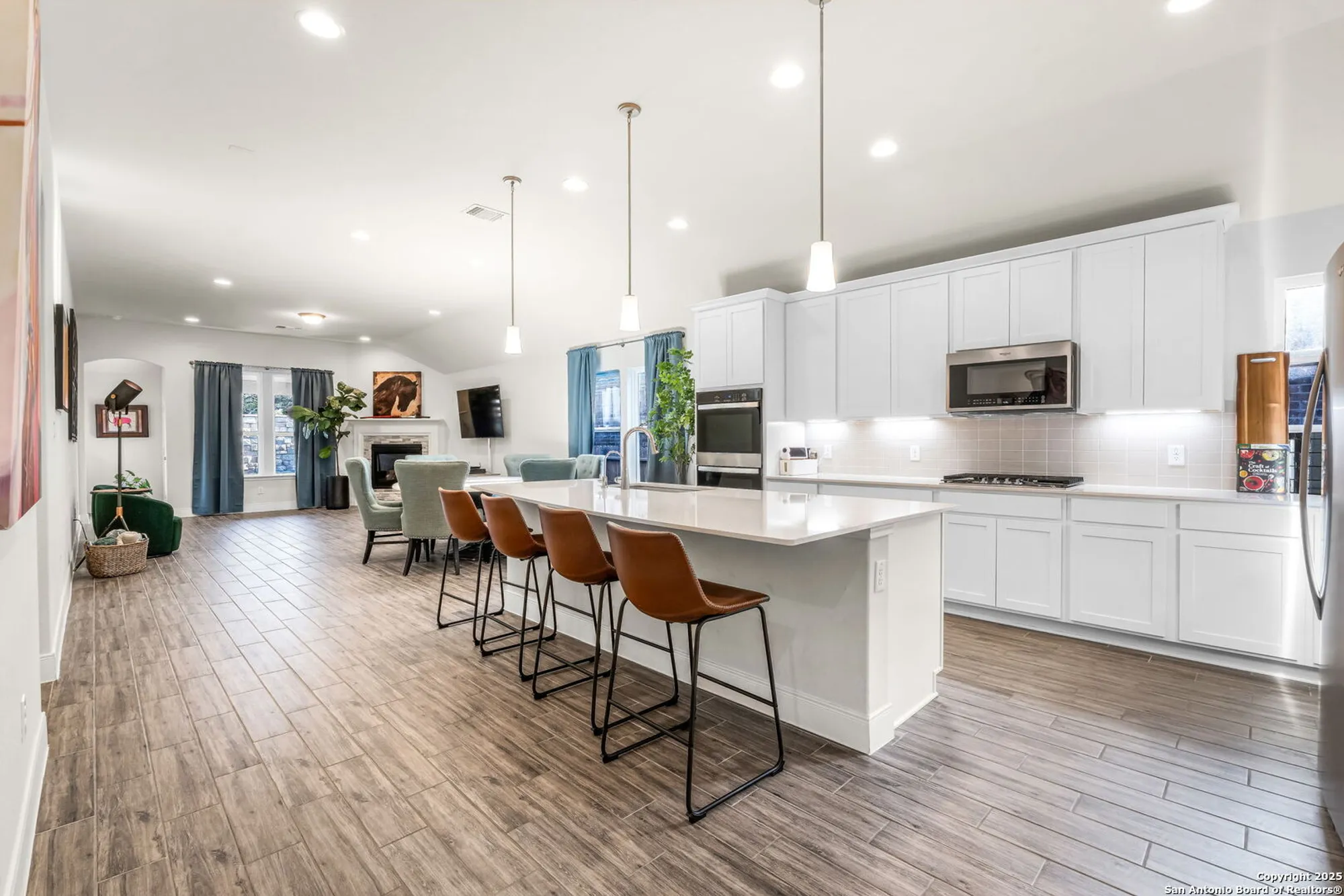 Property Slideshow image 7 of 48 | 2263 bluewood st, New Braunfels, TX, 78132