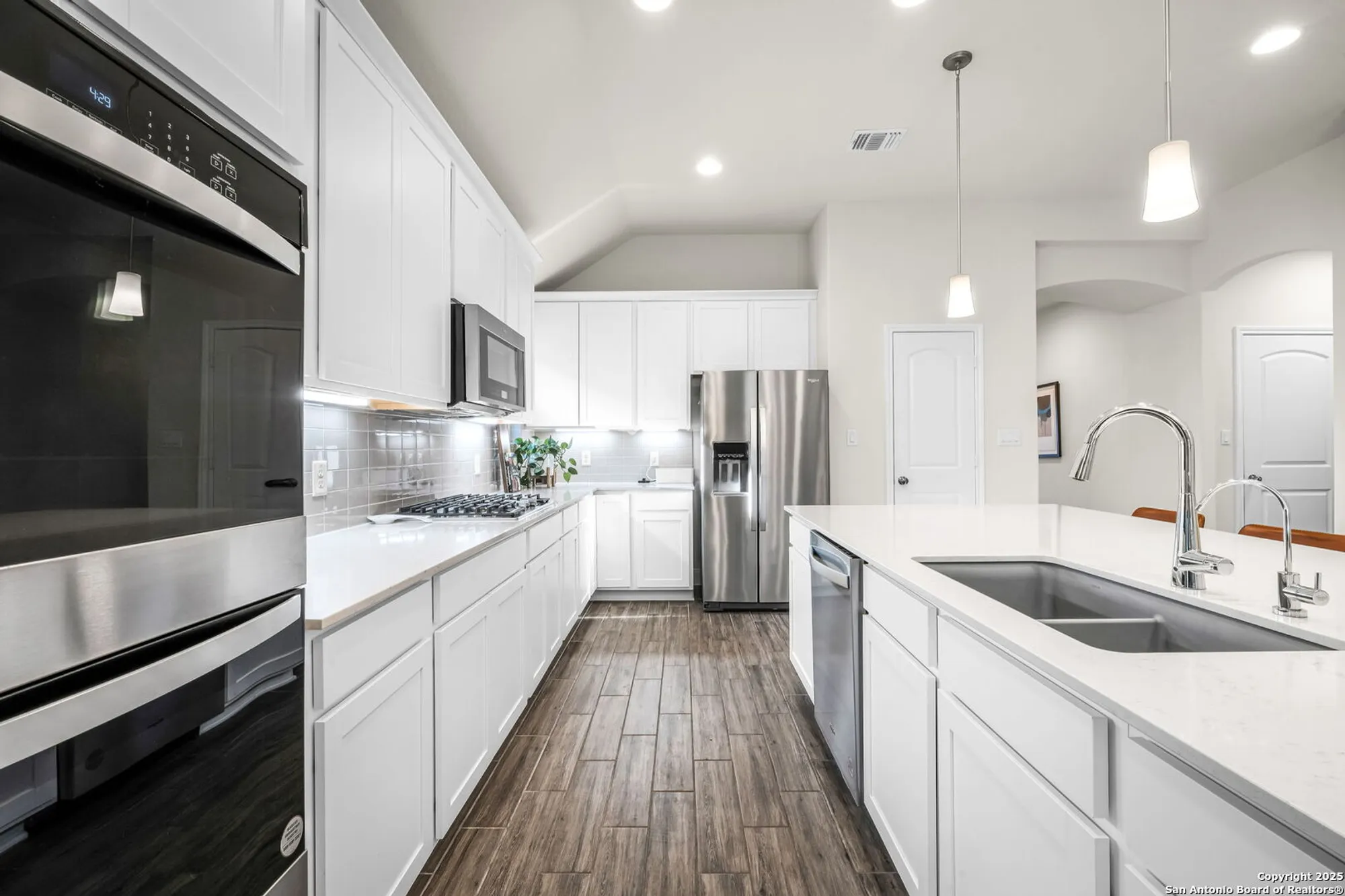 Property Slideshow image 9 of 48 | 2263 bluewood st, New Braunfels, TX, 78132