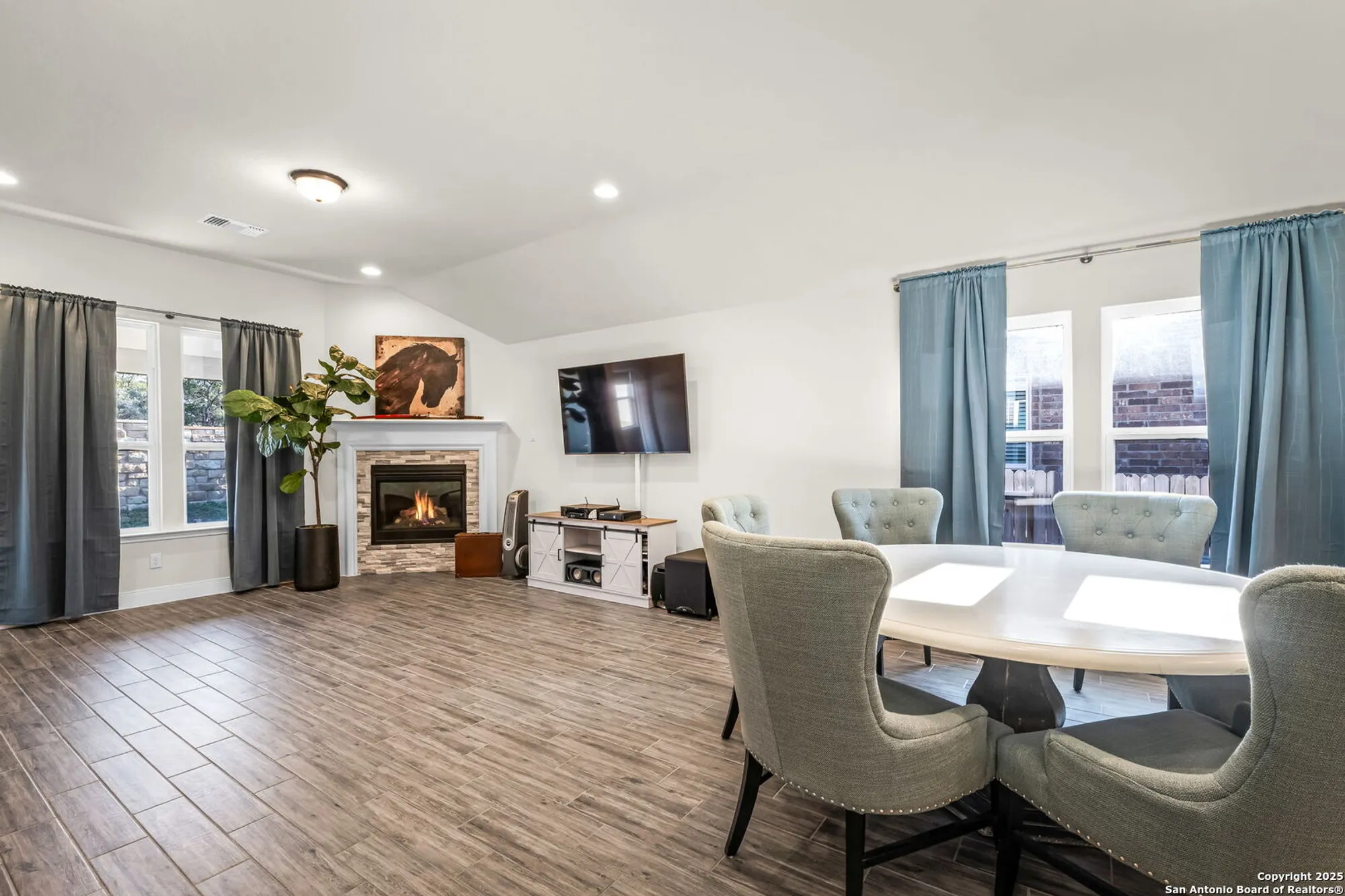 Property Slideshow image 12 of 48 | 2263 bluewood st, New Braunfels, TX, 78132
