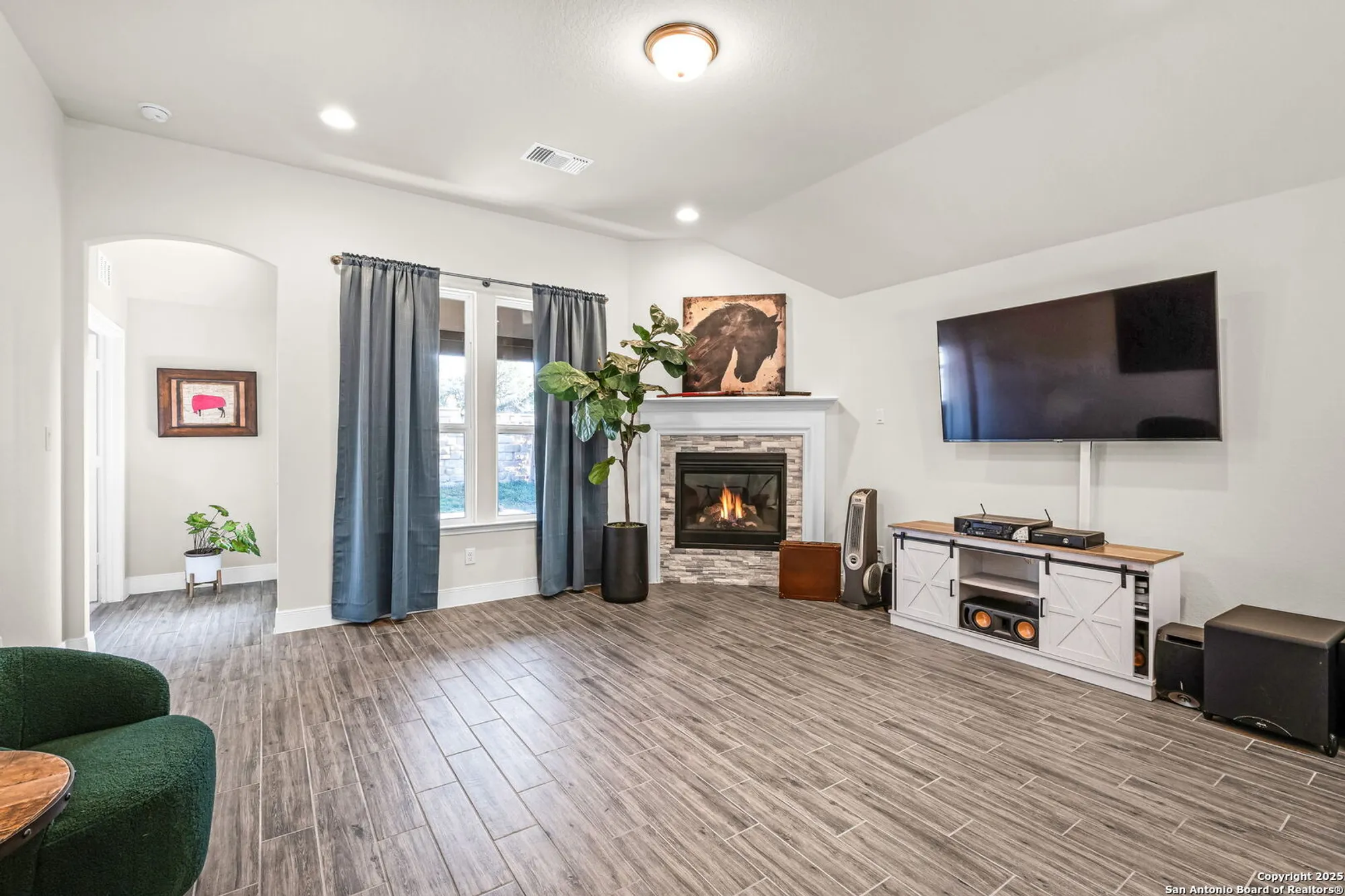 Property Slideshow image 15 of 48 | 2263 bluewood st, New Braunfels, TX, 78132