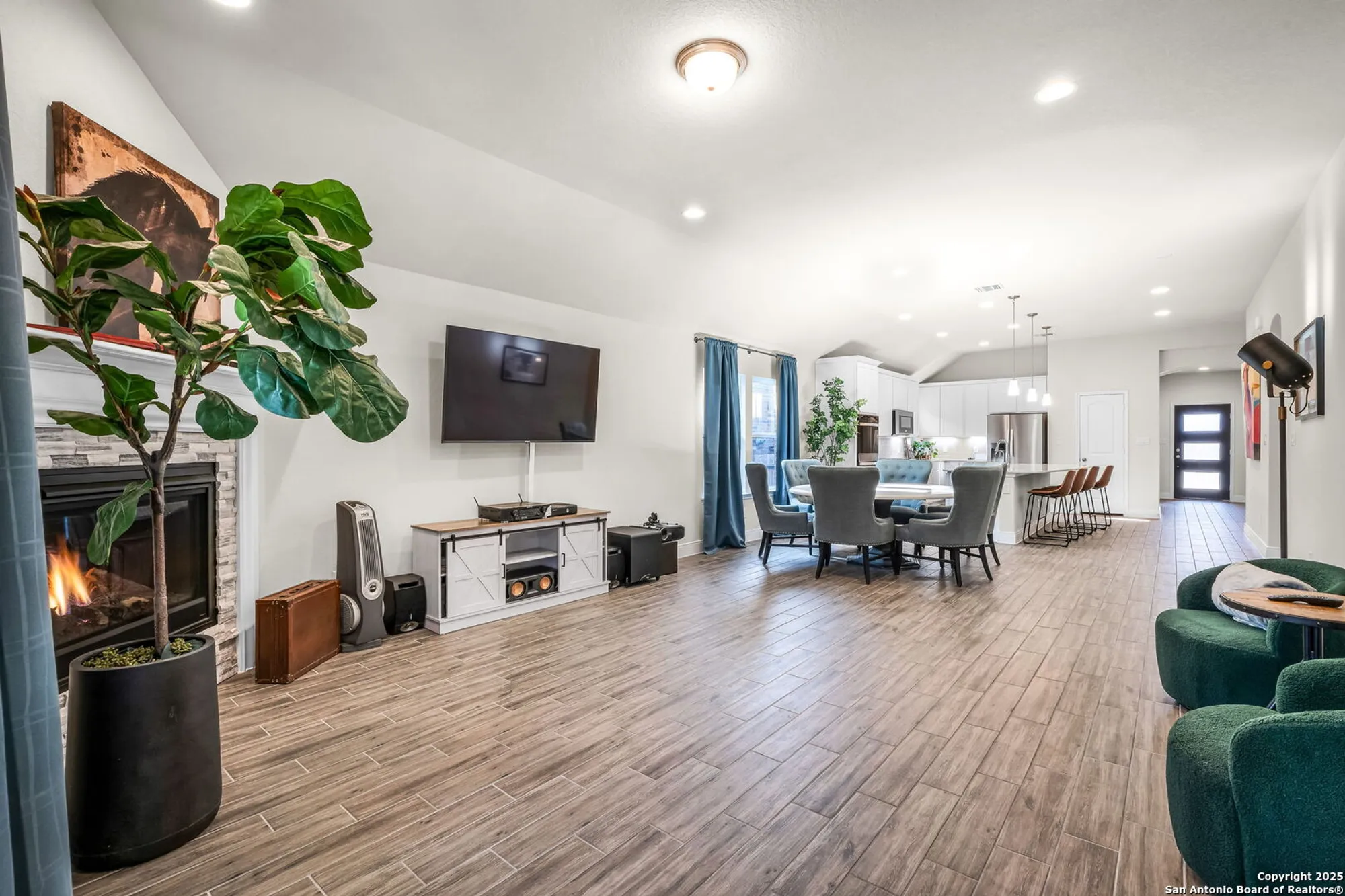 Property Slideshow image 16 of 48 | 2263 bluewood st, New Braunfels, TX, 78132