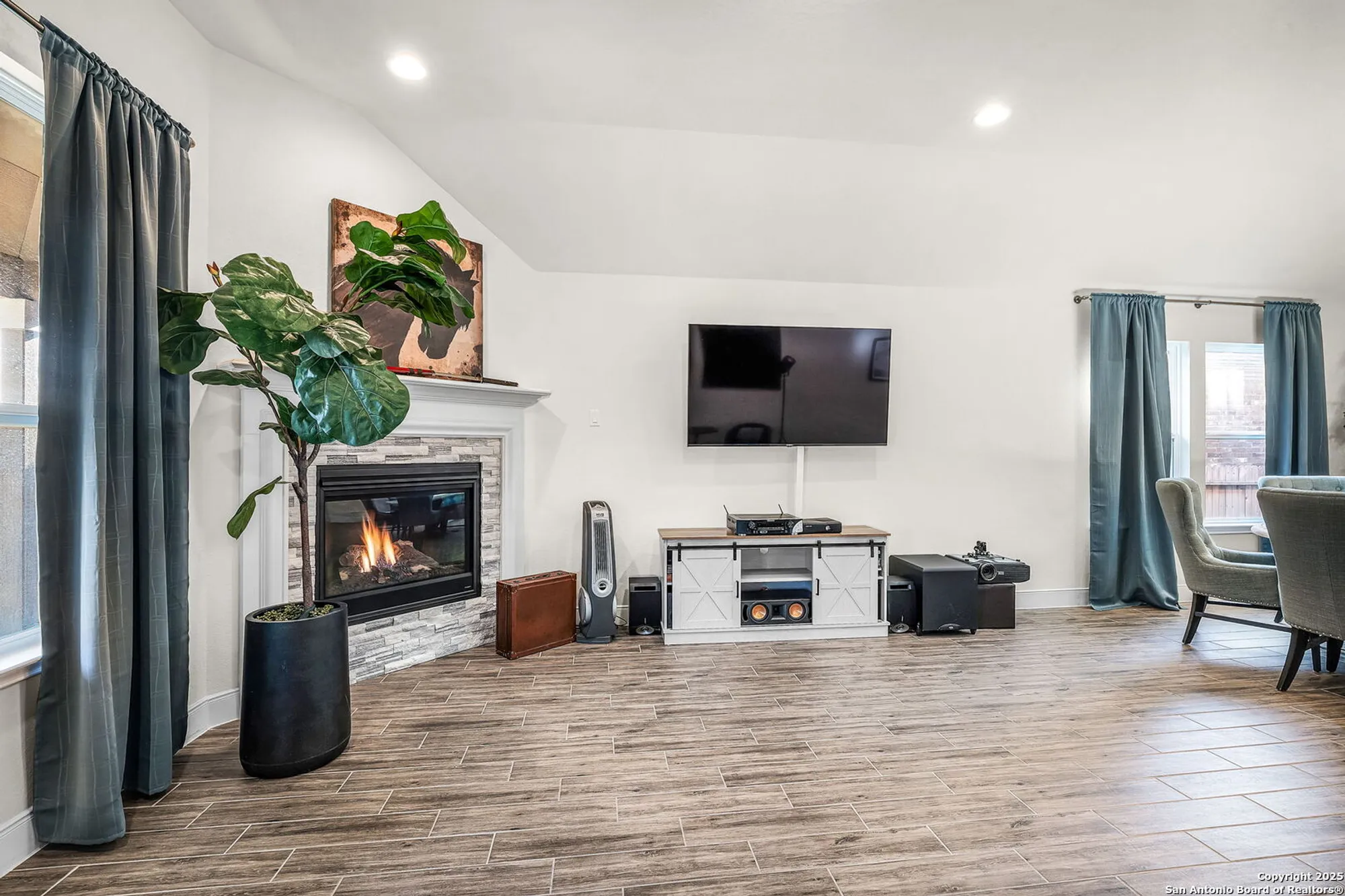 Property Slideshow image 17 of 48 | 2263 bluewood st, New Braunfels, TX, 78132