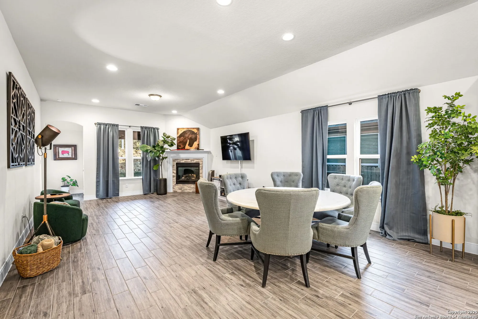 Property Slideshow image 13 of 48 | 2263 bluewood st, New Braunfels, TX, 78132