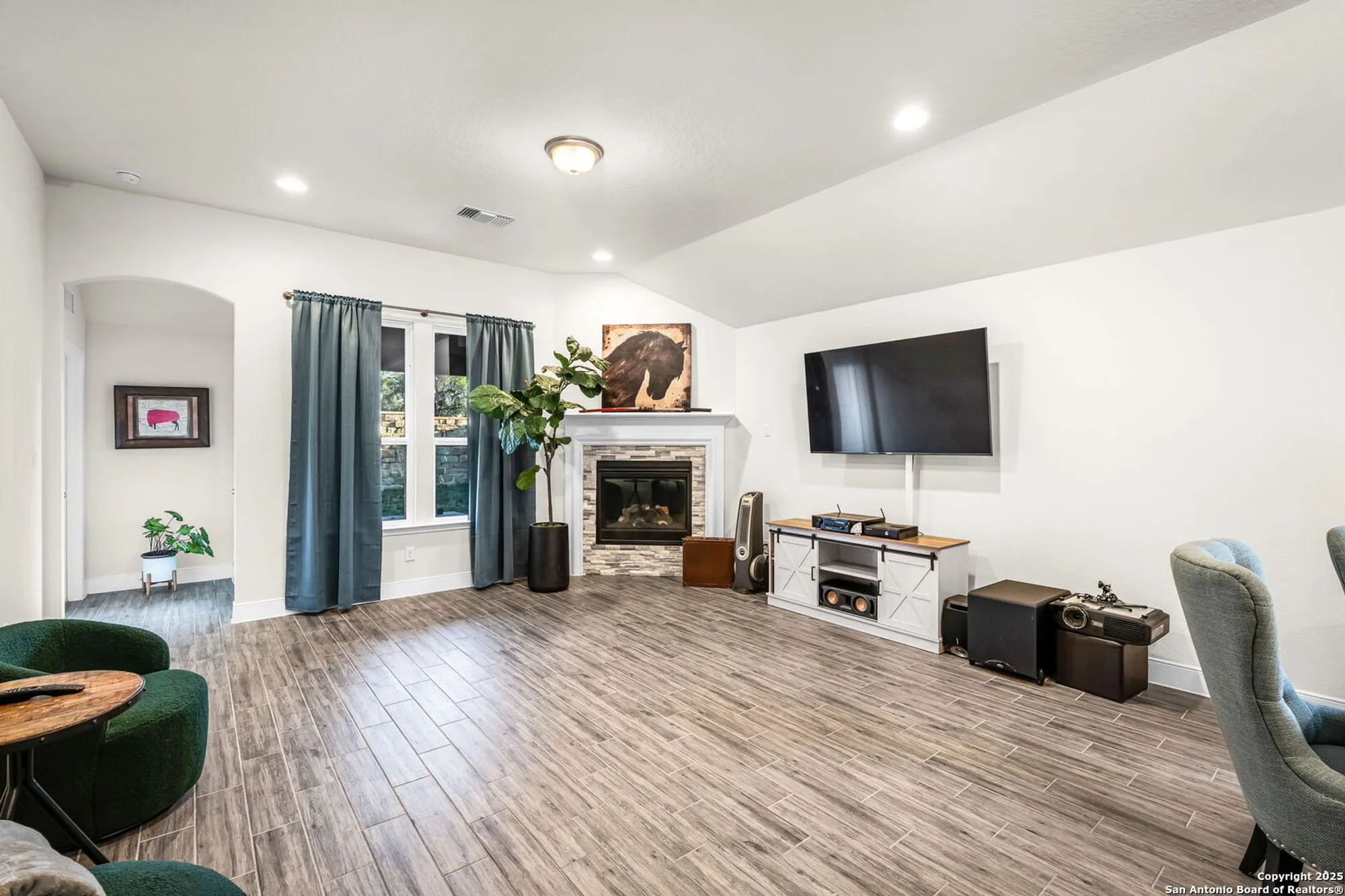 Property Slideshow image 18 of 48 | 2263 bluewood st, New Braunfels, TX, 78132