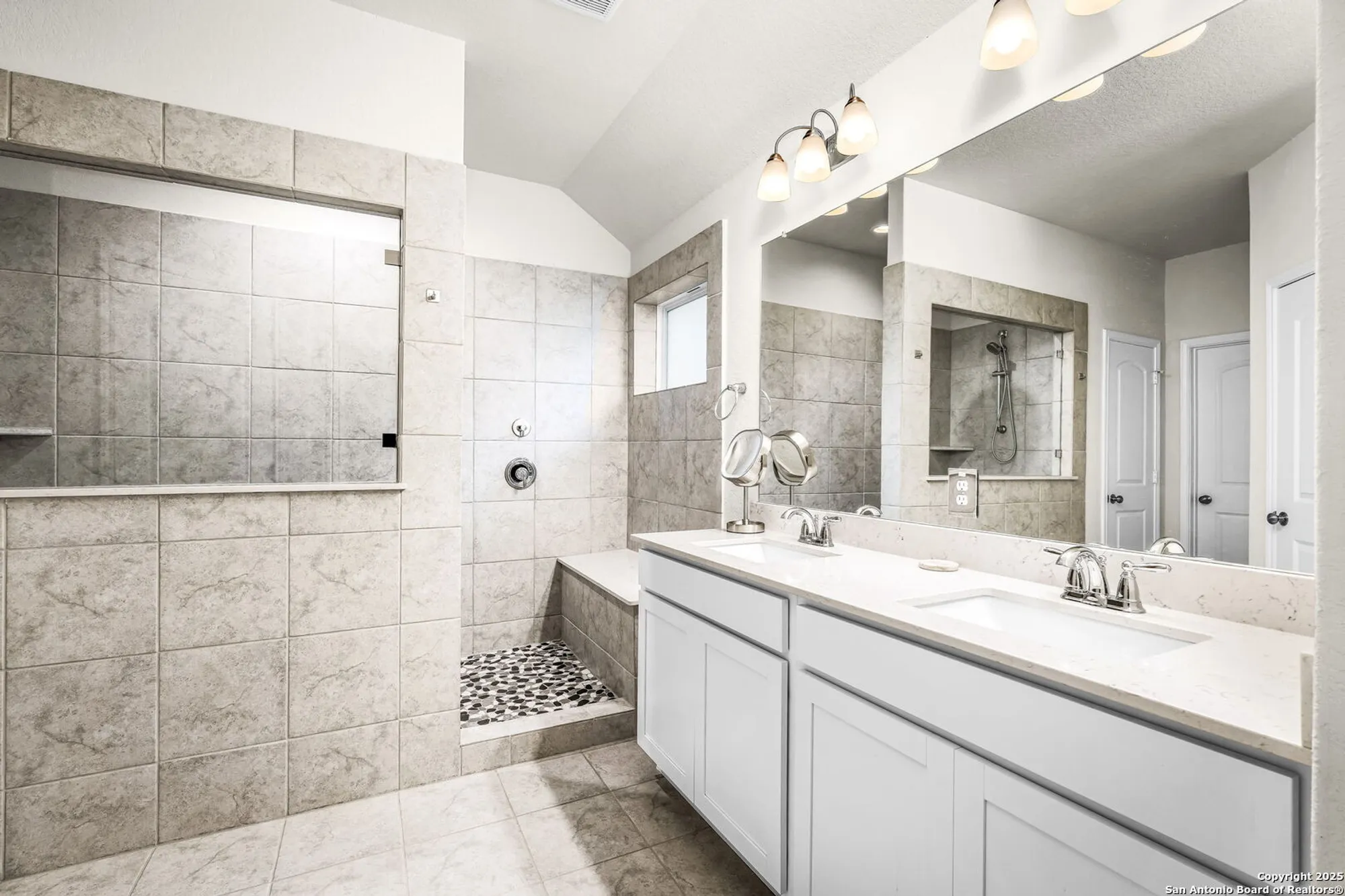 Property Slideshow image 21 of 48 | 2263 bluewood st, New Braunfels, TX, 78132