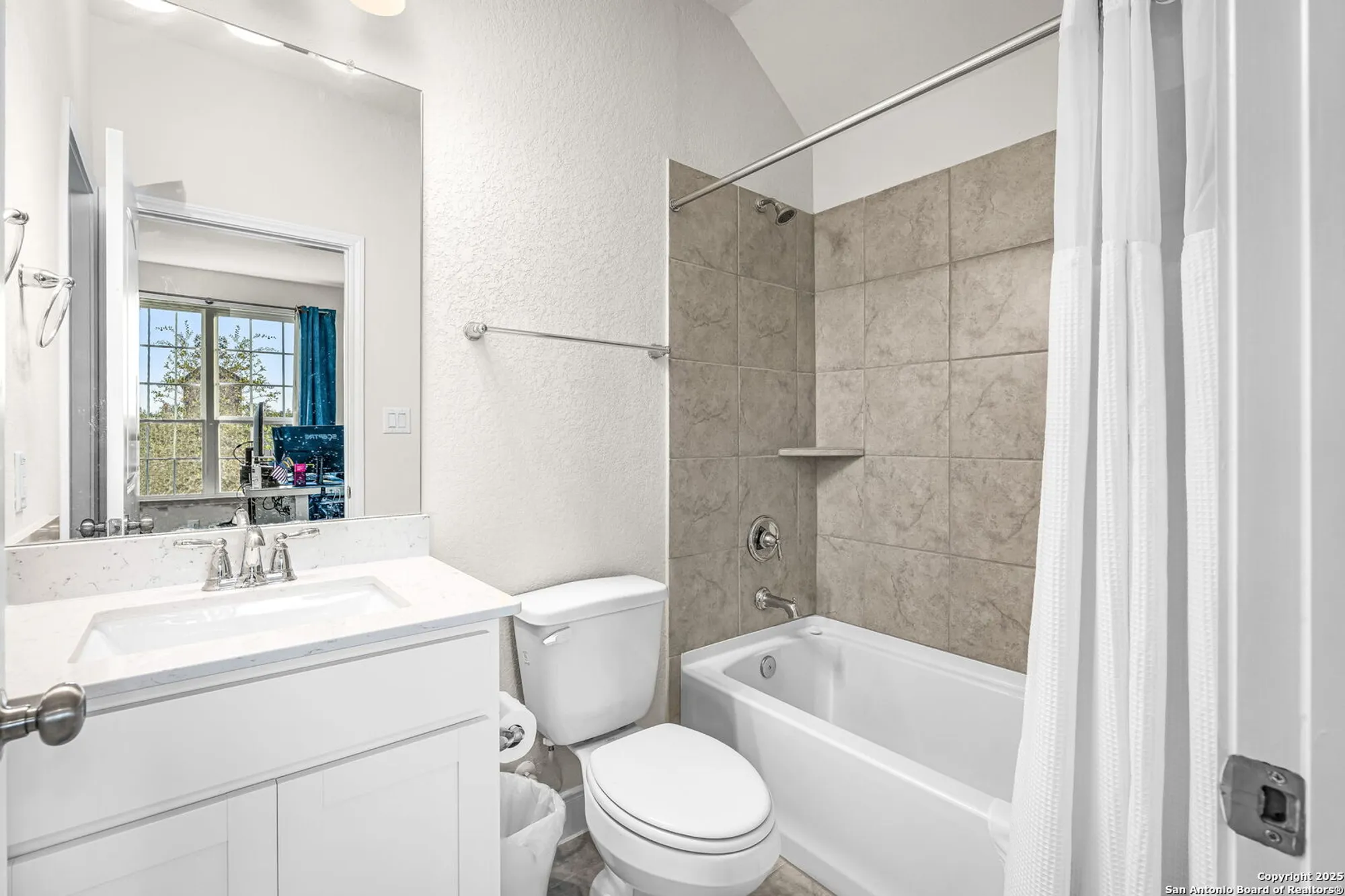 Property Slideshow image 32 of 48 | 2263 bluewood st, New Braunfels, TX, 78132