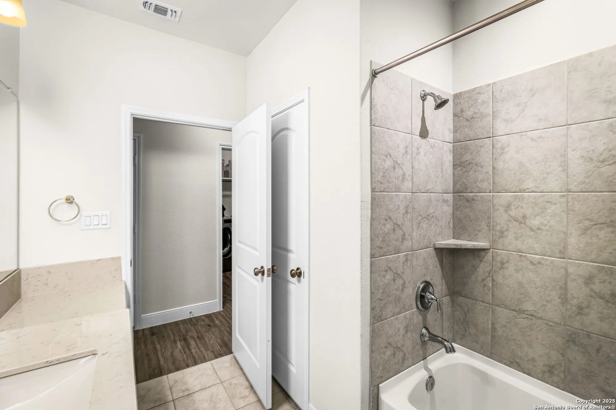 Property Slideshow image 27 of 48 | 2263 bluewood st, New Braunfels, TX, 78132