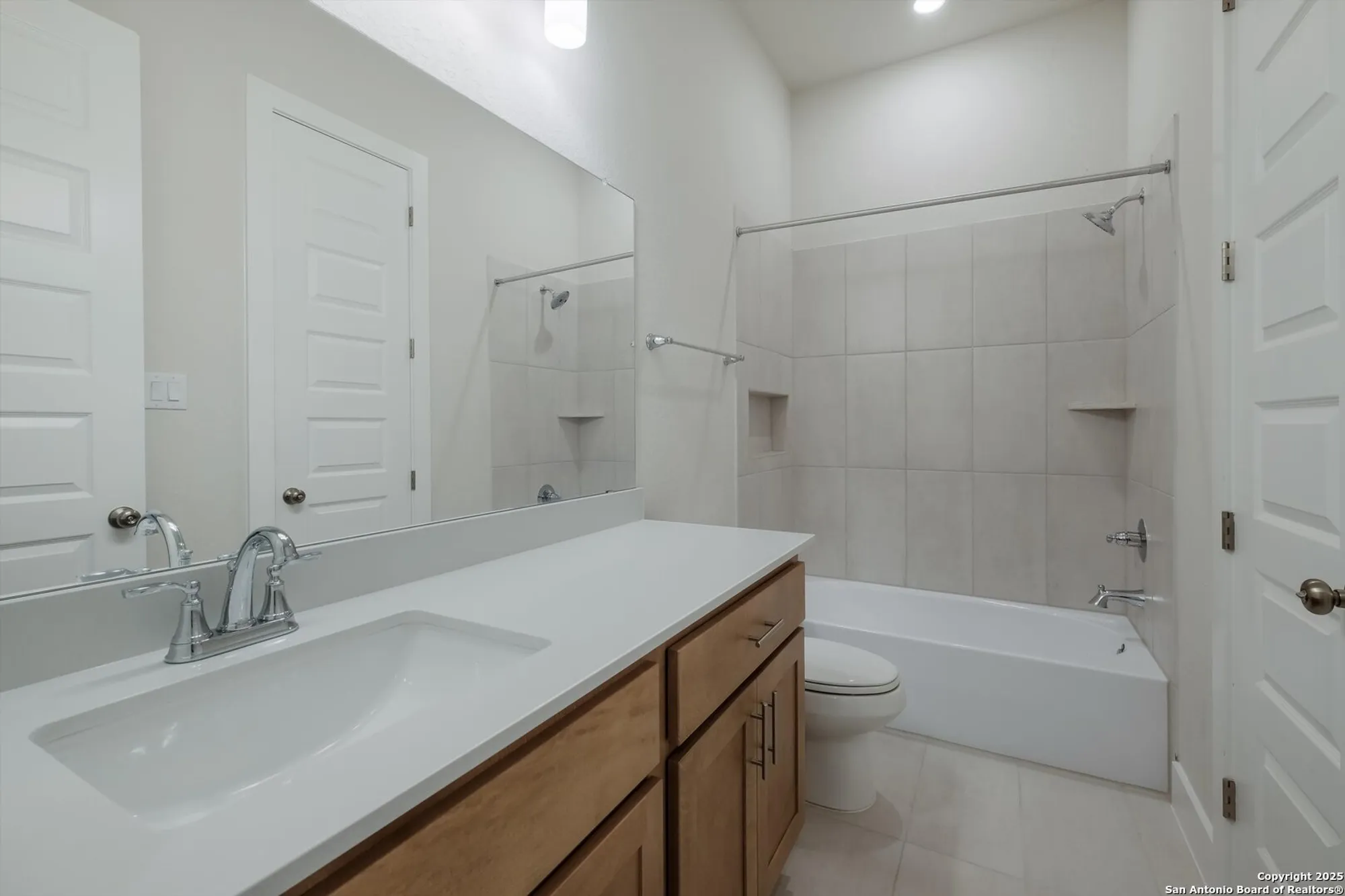 Property Slideshow image 5 of 36 | 585 vale ct, New Braunfels, TX, 78132