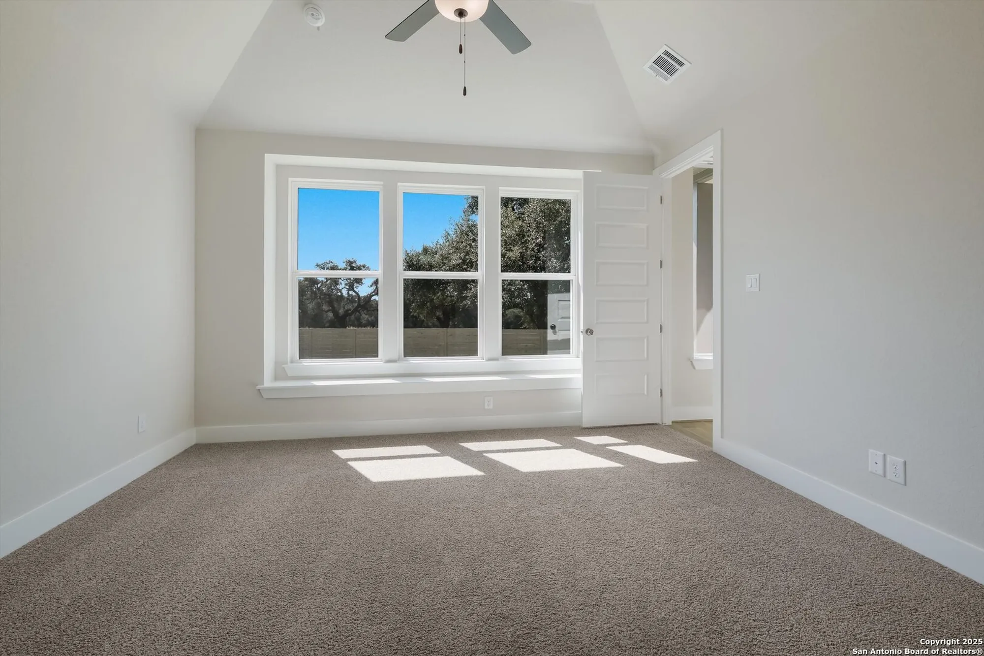 Property Slideshow image 21 of 36 | 585 vale ct, New Braunfels, TX, 78132