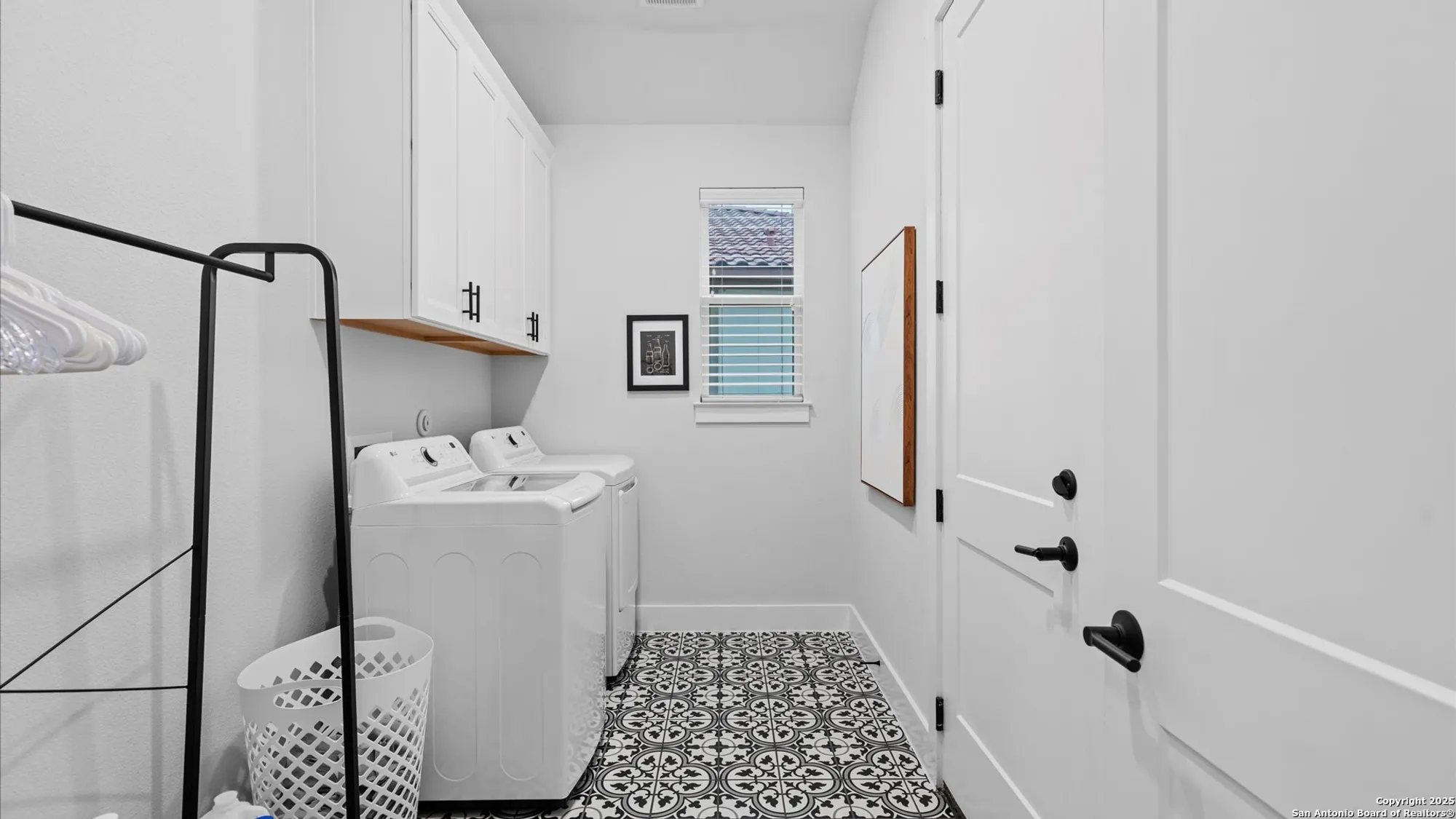 Property Slideshow image 16 of 31 | 1355 dancing oak ln, San Marcos, TX, 78666