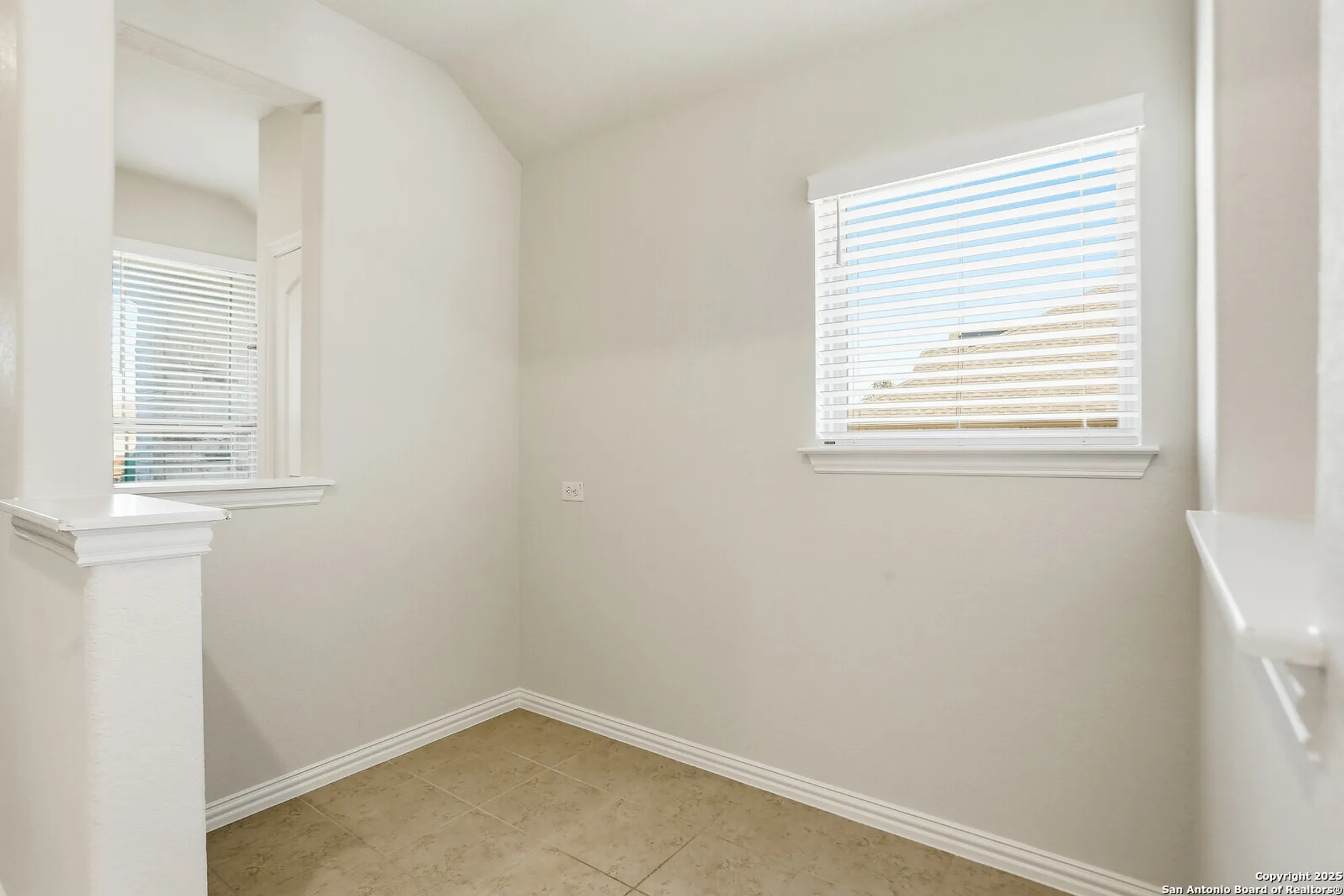 Property Slideshow image 7 of 30 | 2035 cowan dr, New Braunfels, TX, 78132