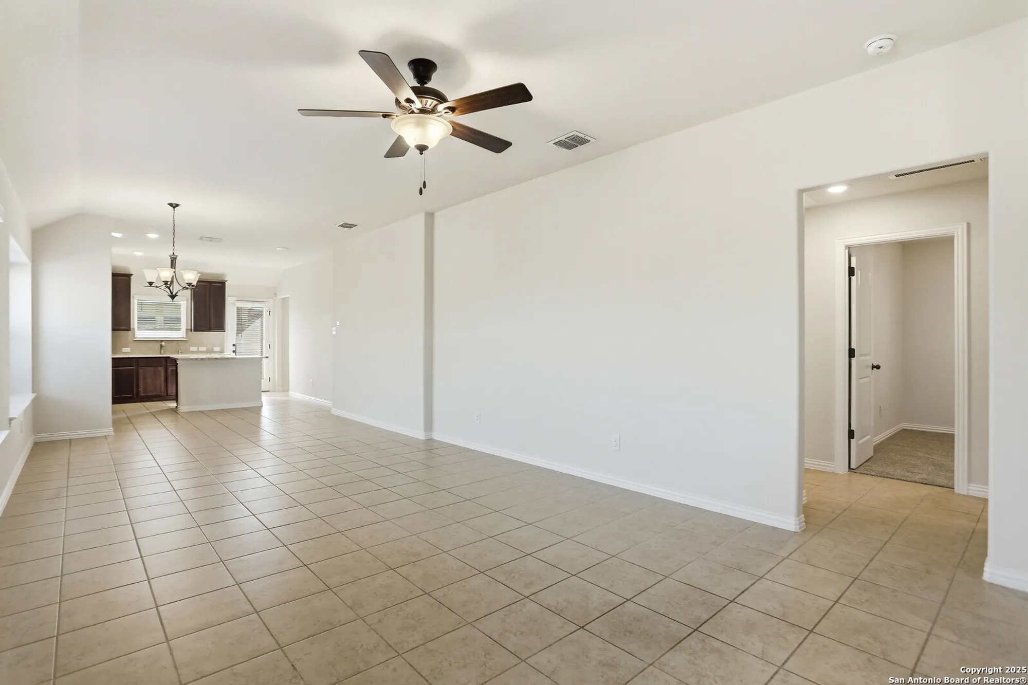Property Slideshow image 11 of 30 | 2035 cowan dr, New Braunfels, TX, 78132