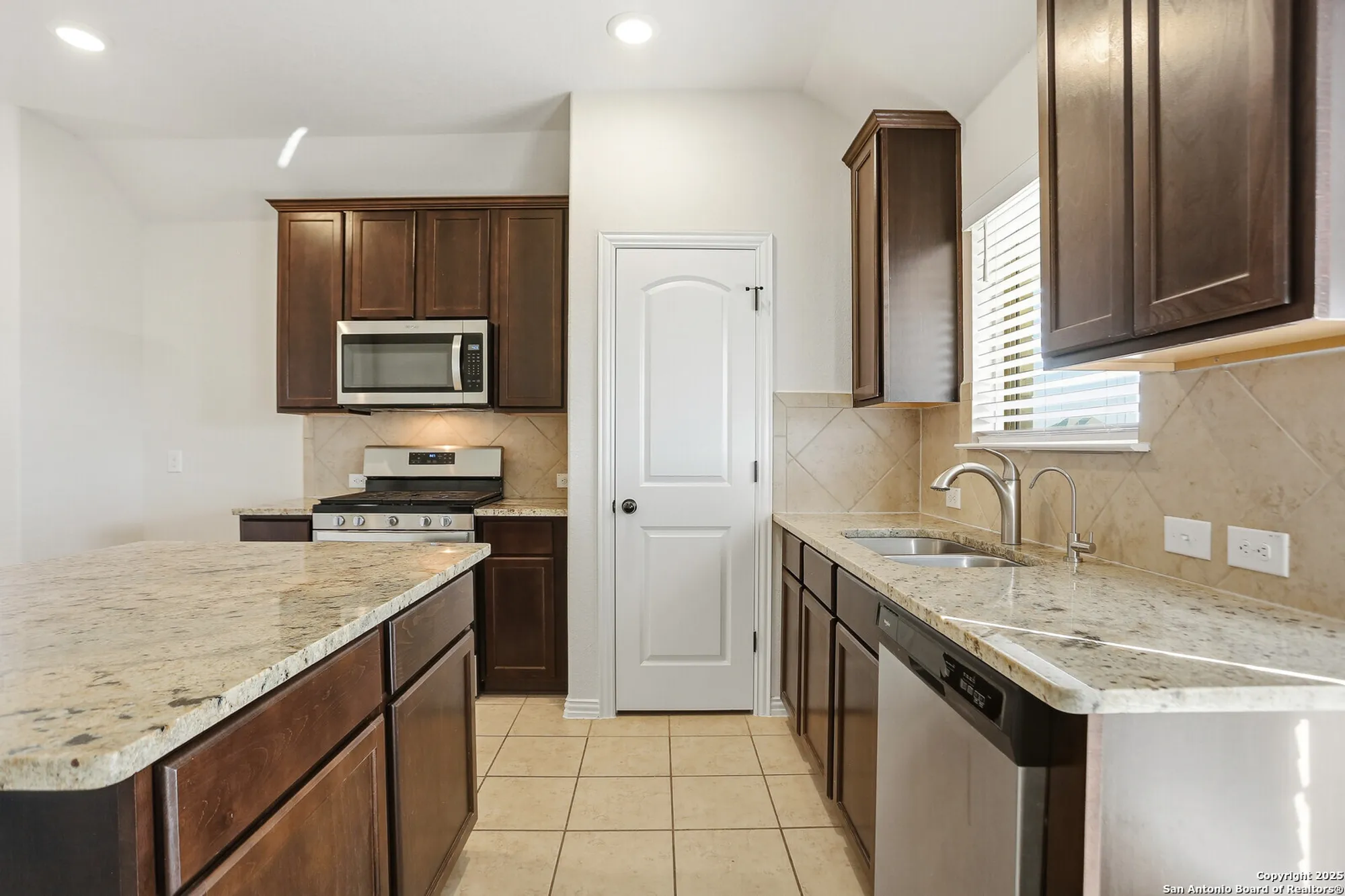 Property Slideshow image 4 of 30 | 2035 cowan dr, New Braunfels, TX, 78132