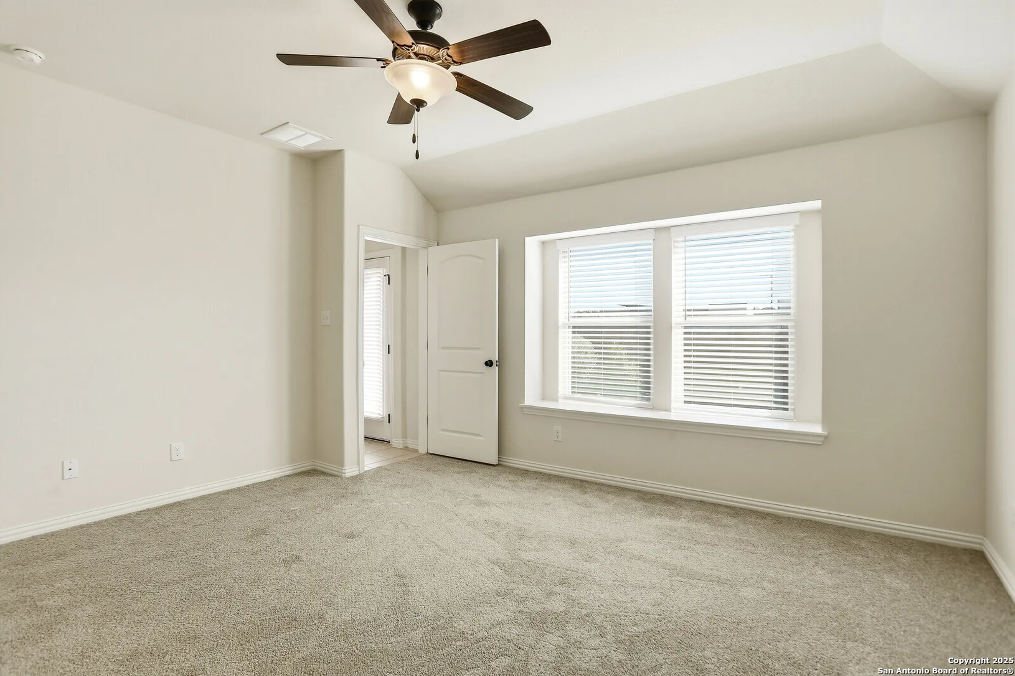 Property Slideshow image 15 of 30 | 2035 cowan dr, New Braunfels, TX, 78132