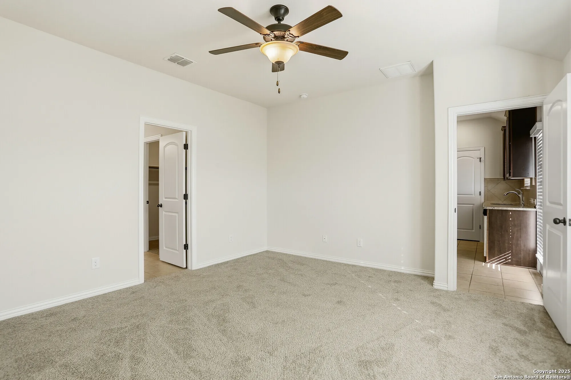 Property Slideshow image 16 of 30 | 2035 cowan dr, New Braunfels, TX, 78132