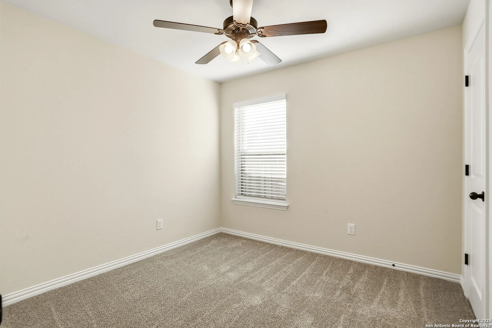 Property Slideshow image 19 of 30 | 2035 cowan dr, New Braunfels, TX, 78132