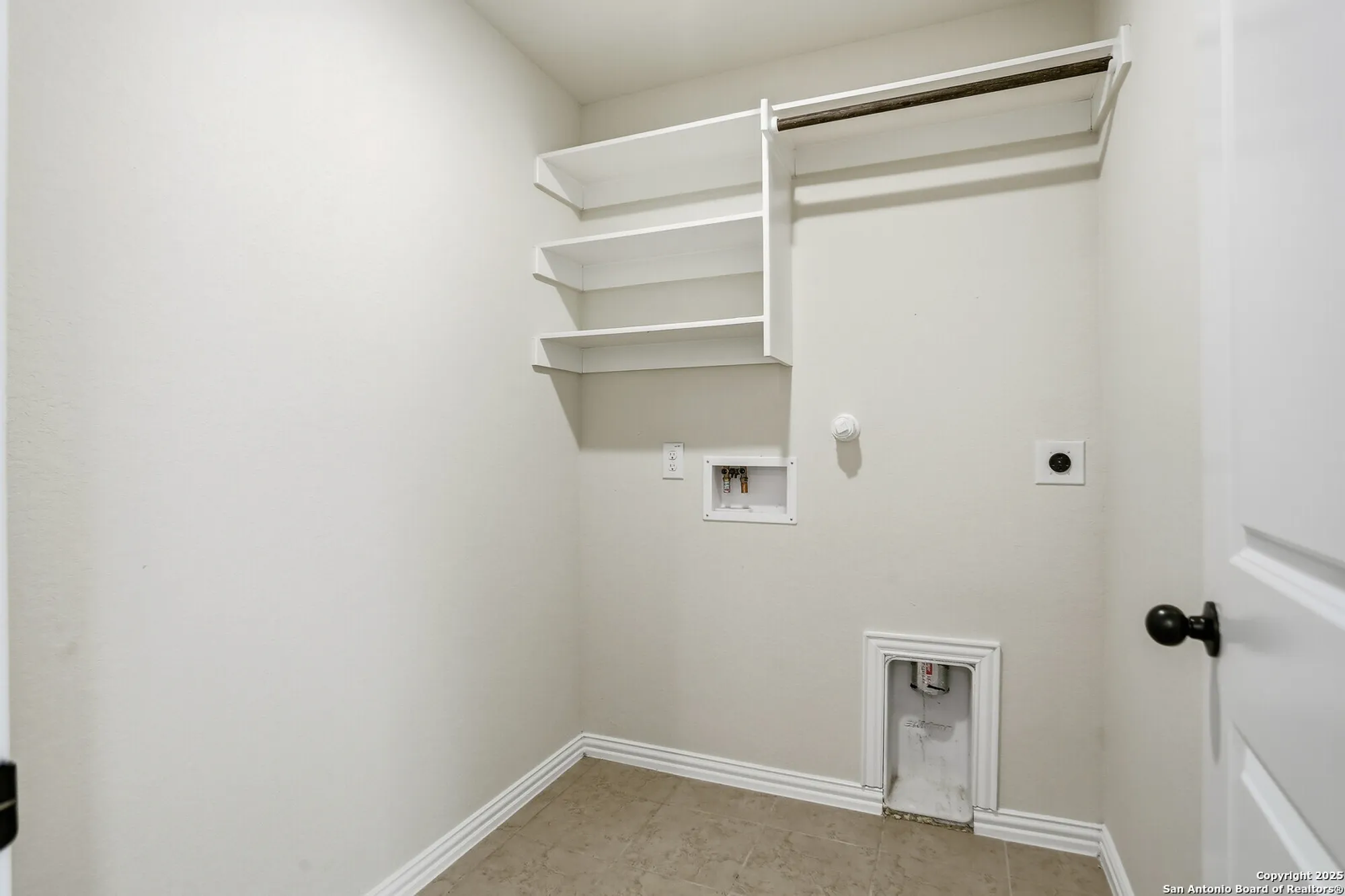 Property Slideshow image 22 of 30 | 2035 cowan dr, New Braunfels, TX, 78132