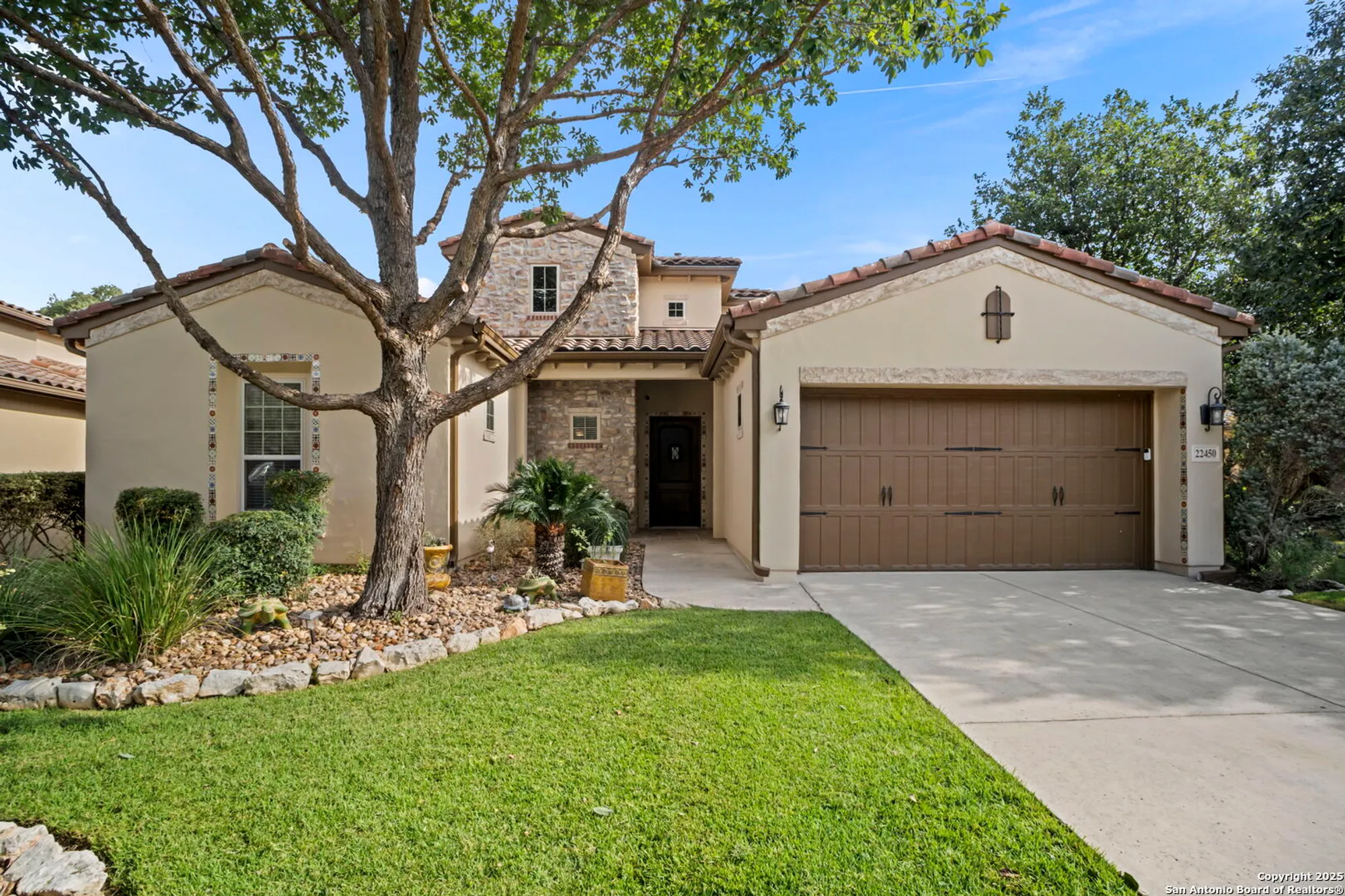 Property Slideshow image 1 of 39 | 22450 viajes, San Antonio, TX, 78261